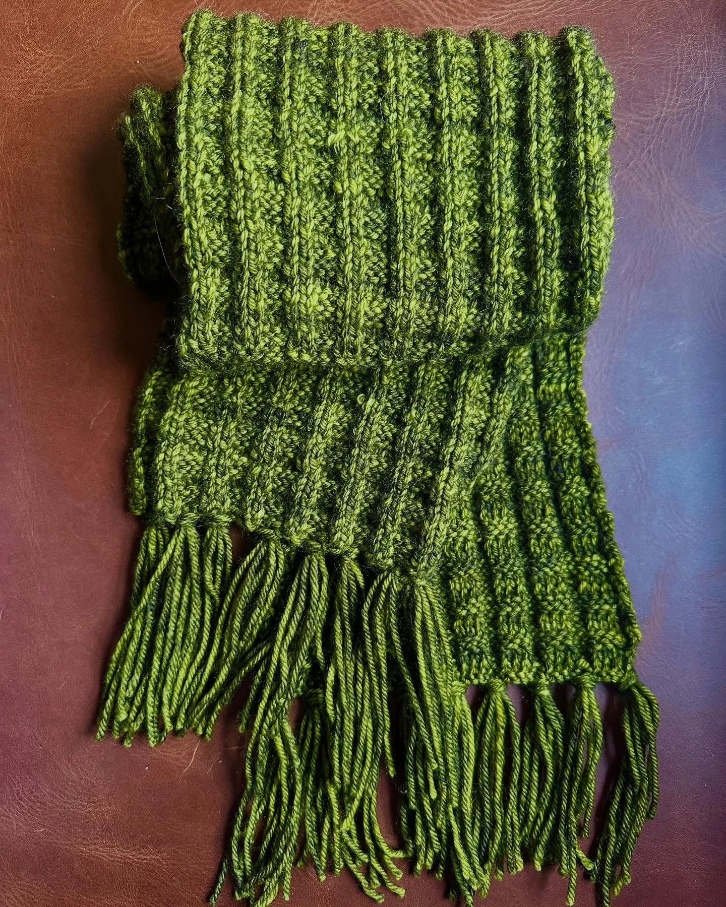 Here&rsquo;s a sneak peek at some new skills I picked up this week: making pompoms and fringe! Two more Christmas knits down&hellip; eight or so left to go.

#knitting #knitstagram #goodyarnbadknits #knitterofinstagram #knittersgonnaknit