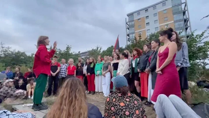 Avalon Choir at the South East Solidarity Social at @glengallwharfgarden last week. Raising funds for @thezaynabproject Palestinian-led initiative providing food, water, medical aid and orphan sponsorship on the ground in Gaza. Check them out and giv