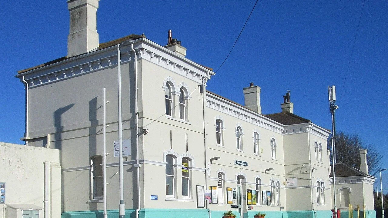 Man Stabbed at Portslade Railway Station as Sussex Police Appeal for Witnesses