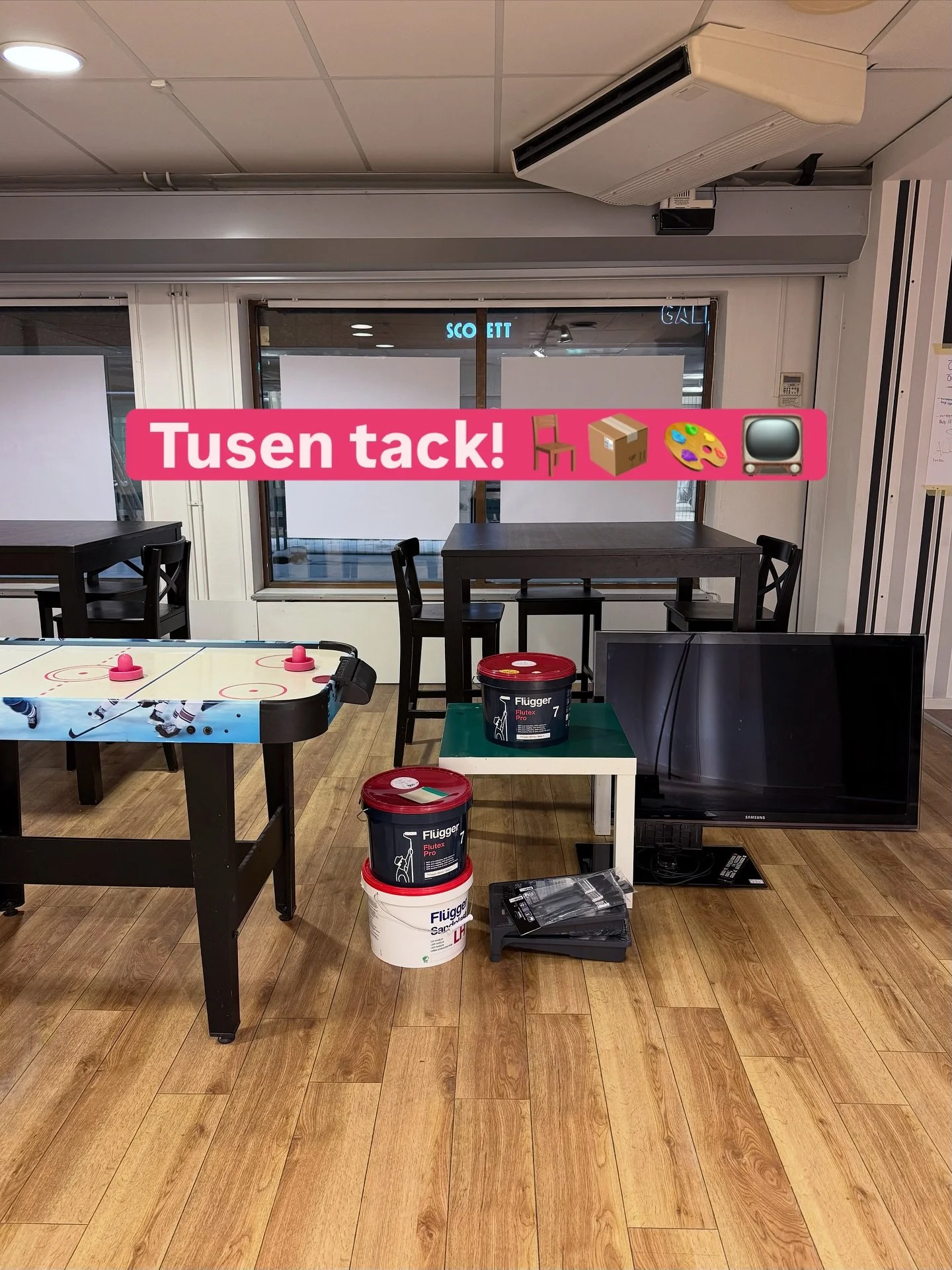 Tack till er som varit snabba och redan hunnit sk&auml;nka grejer till nya ungdomsg&aring;rden p&aring; &Aring;sgatan 18 ❤️ Tack till: 

@qualityhotelgrandfalun f&ouml;r bord och stolor. @fluggerfargfalun f&ouml;r f&auml;rg. @jaktiafalun f&ouml;r bor