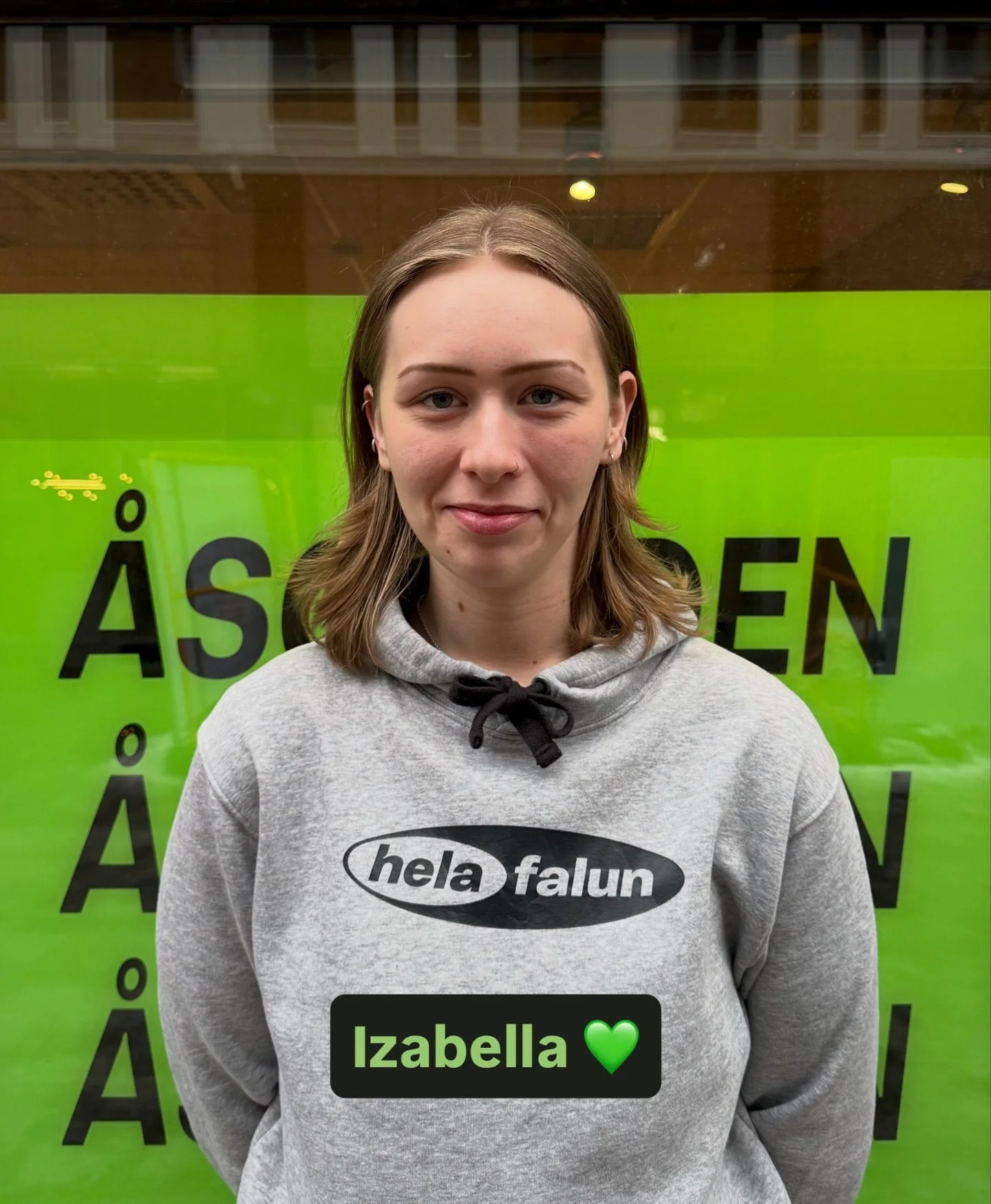 Ny vecka &auml;r i full g&aring;ng p&aring; &Aring;sg&aring;rden! &Auml;ntligen har vi bilder p&aring; n&auml;stan hela personalstyrkan ocks&aring; - och ut&ouml;ver dessa stj&auml;rnor finns en grupp volont&auml;rer som st&ouml;ttar upp varje &ouml;