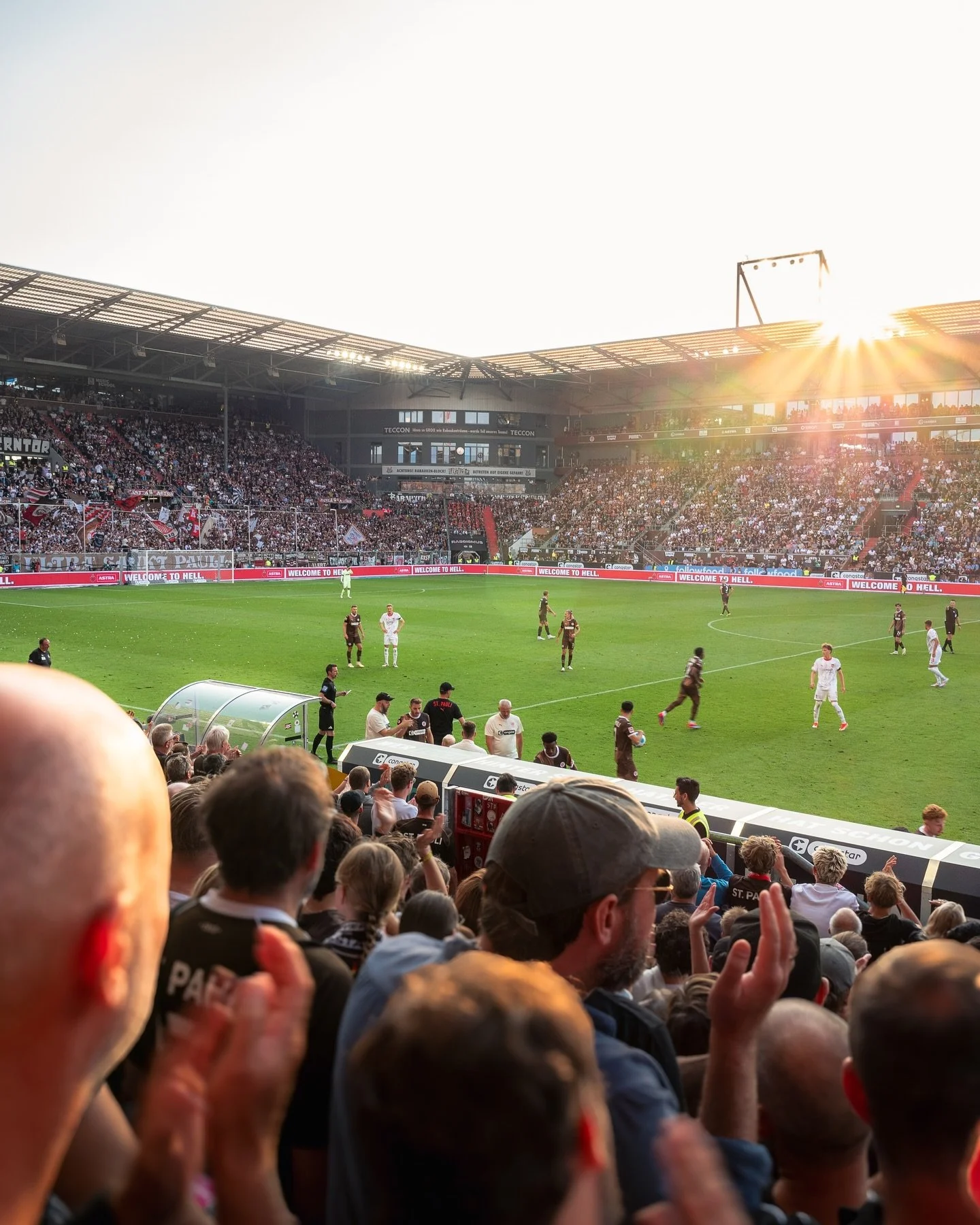 Zur&uuml;ck in Liga 1 | Hamburg | 2024

@fcstpauli 

#streetphotography #stpaulistateofmind #fcstpauli #leicacamera #LeicaCameraDE #🔴📷 #Leica