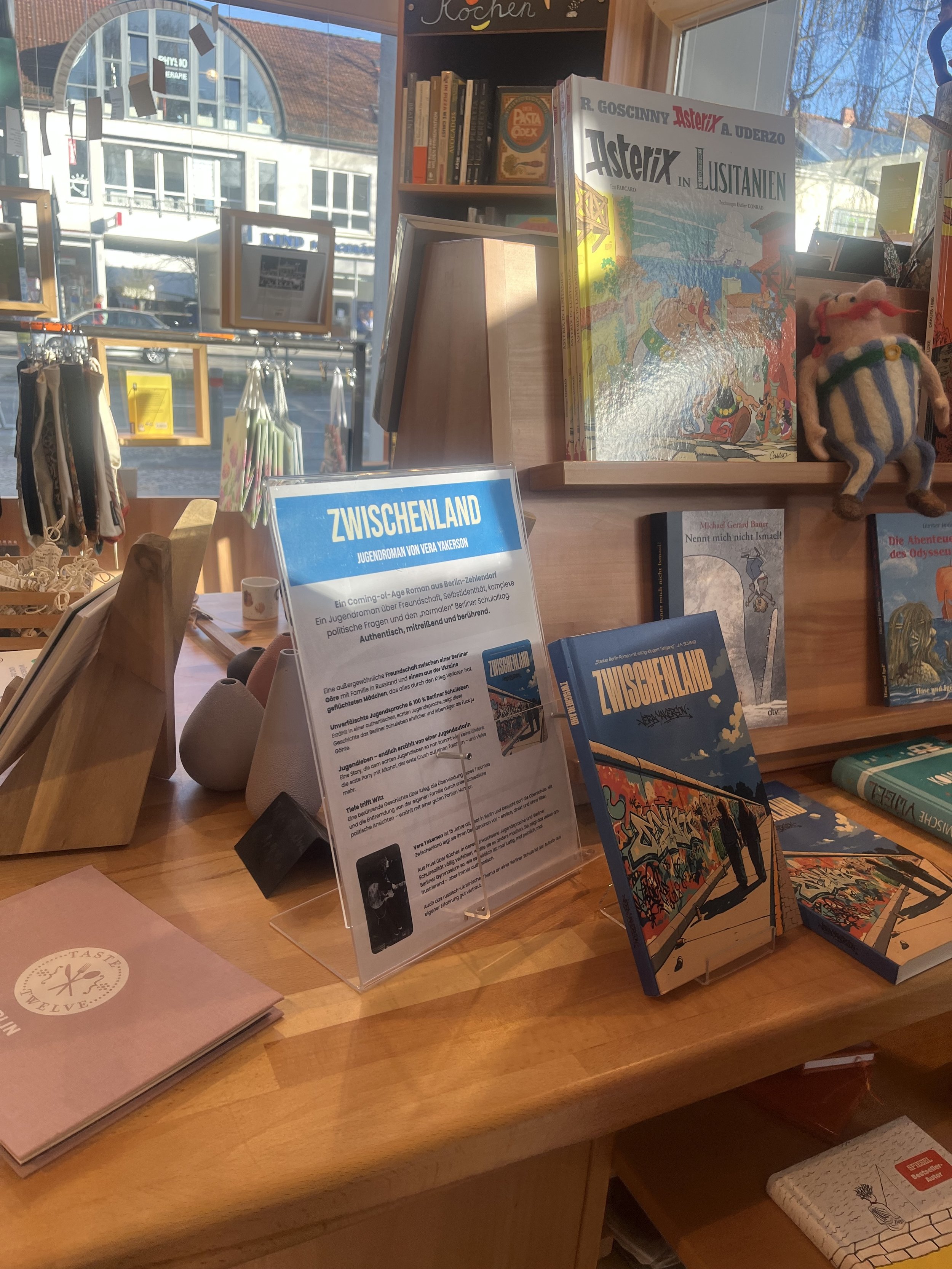 Berliner Jugendroman Zwischenland erhältlich in Buchlounge Zehlendorf
