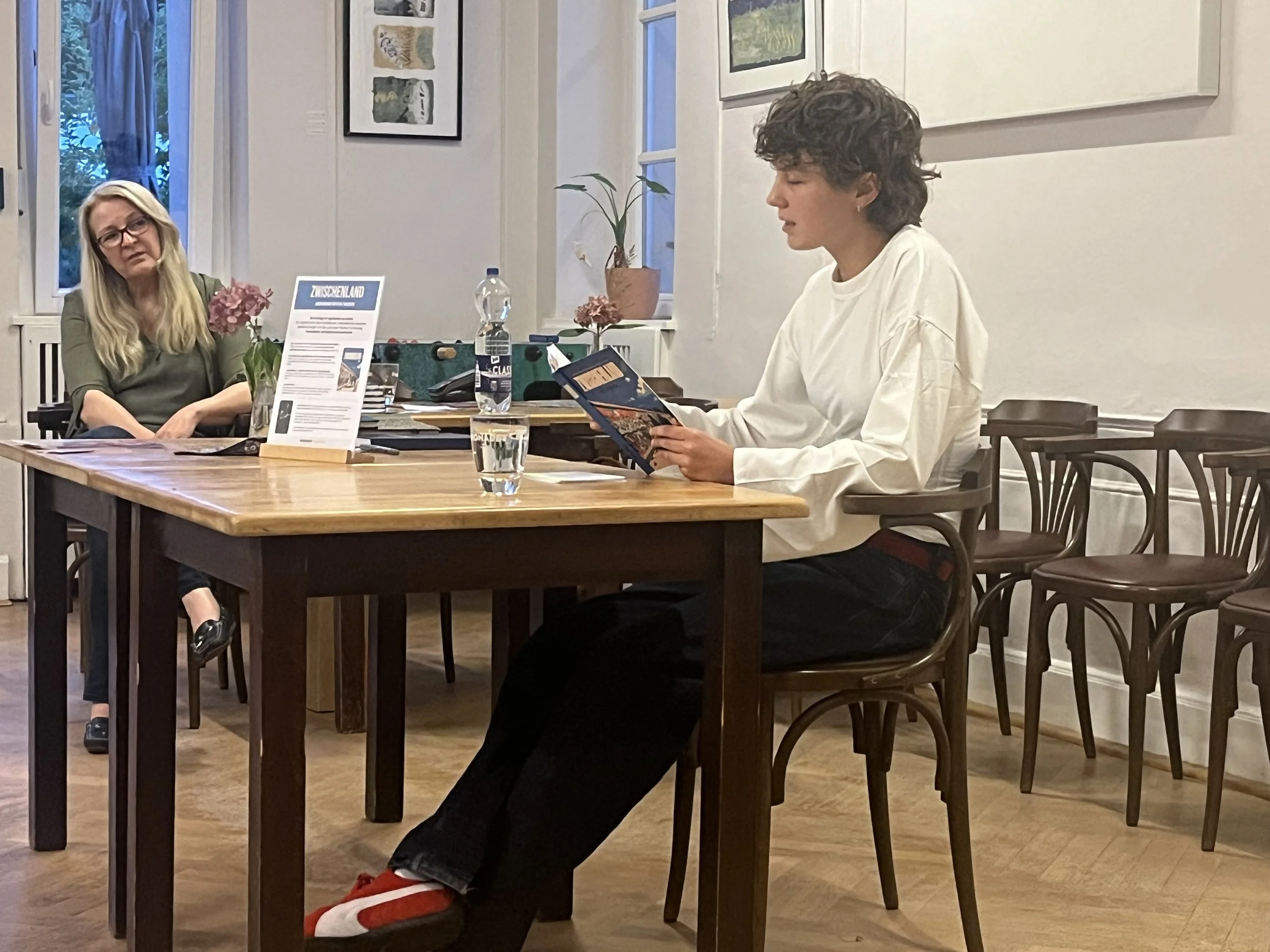 Berliner Jugendroman Zwischenland - vorgelesen von Vera Yakerson im Rahmen des Literaturfestes Zehlendorf Mitte am 16.092026