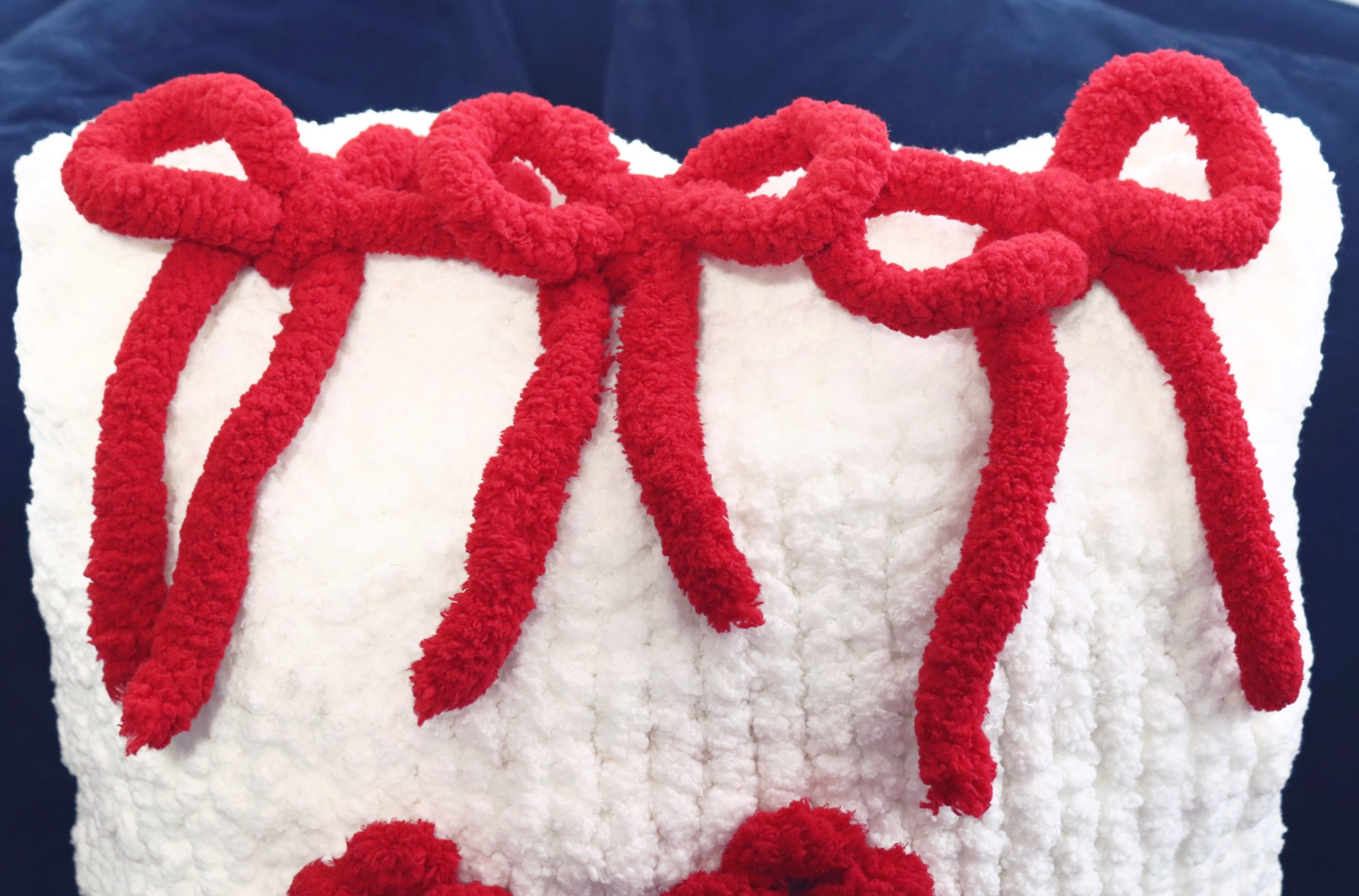 DKD Heart Pillow Bows.jpg