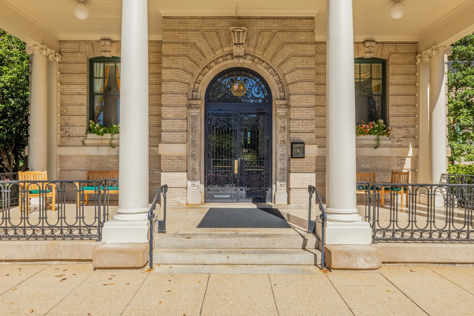 2853 Ontario Rd NW 423-0006.jpg