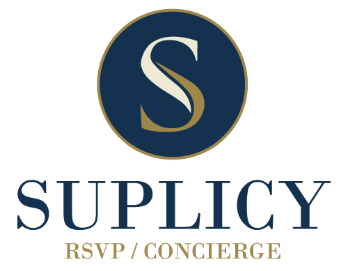 Logotipo com um círculo azul escuro contendo uma letra 'S' estilizada em branco, e abaixo o nome 'SUPLACY' em letras maiúsculas, com a frase 'RSVP / CONCIERGE' em dourado.