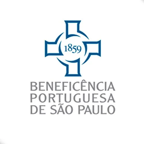 Logo da Beneficência Portuguesa de São Paulo, com uma cruz azul e o ano 1859, e o nome da instituição abaixo.