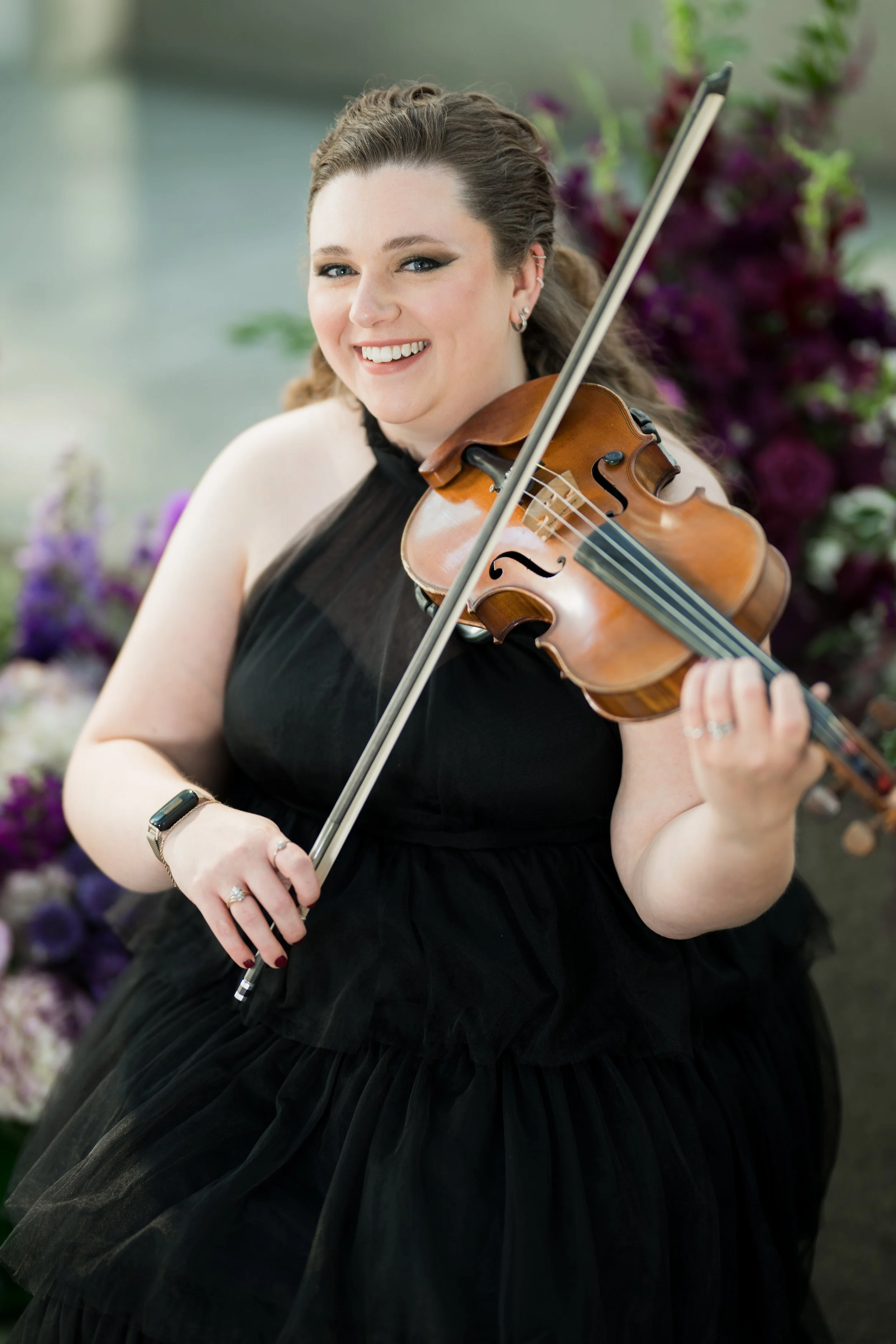 Nicole Lennartz holding her violin.