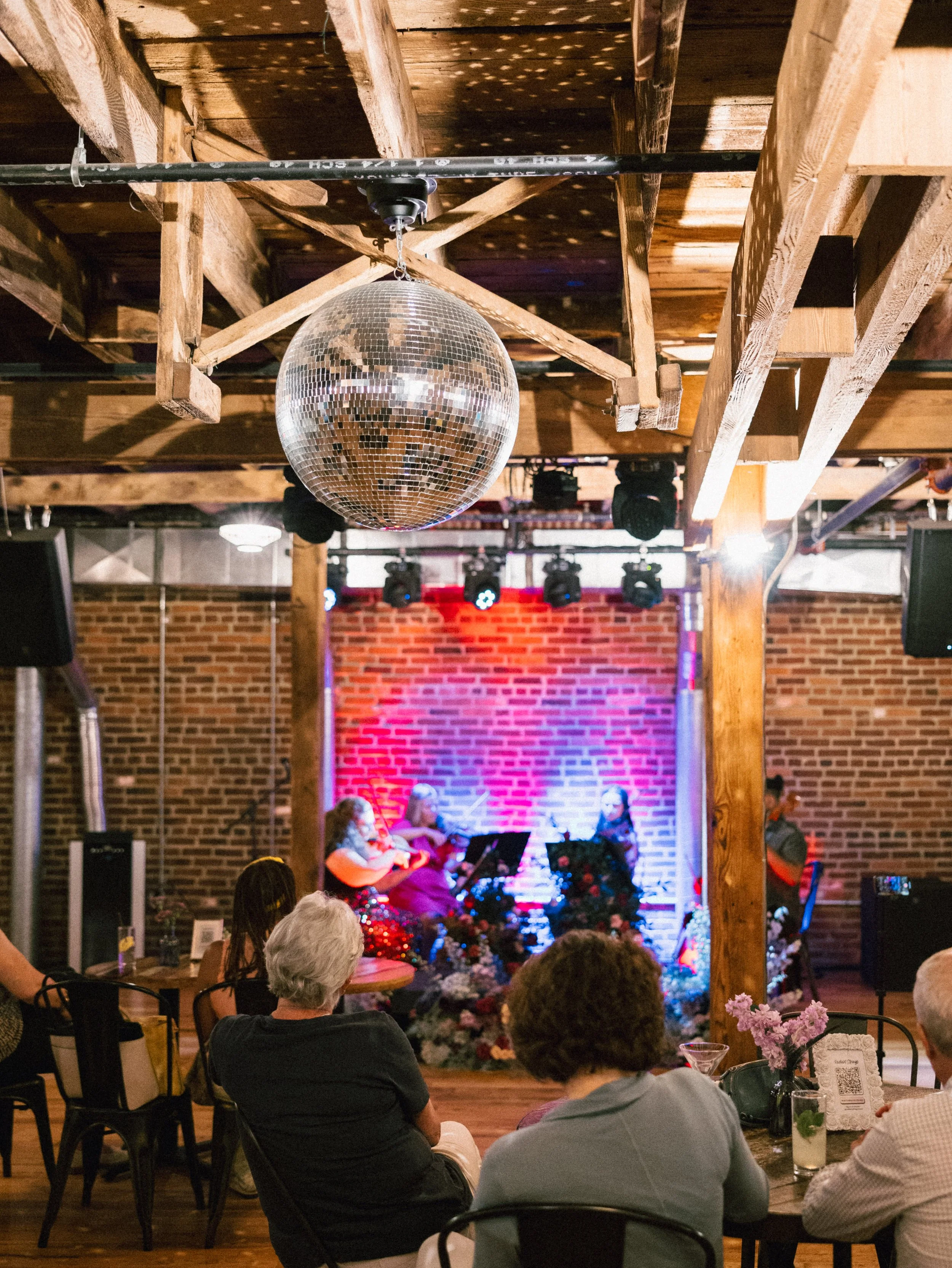 Radiant Strings perform live at Kingfly.