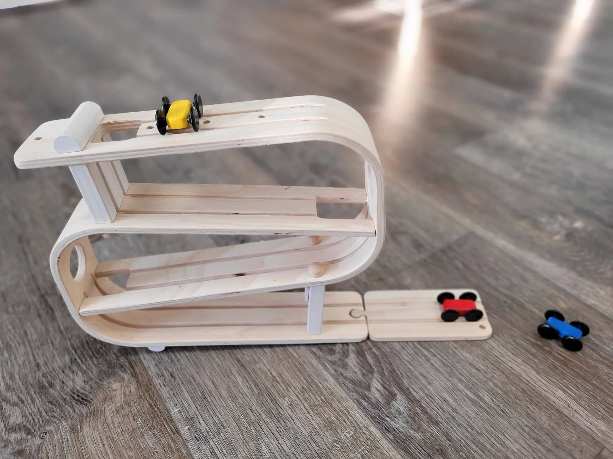 IM03 Plan Toys Wooden Race Car Ramp