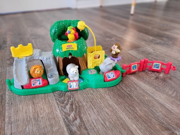 IM02 Fisher Price Zoo Playset