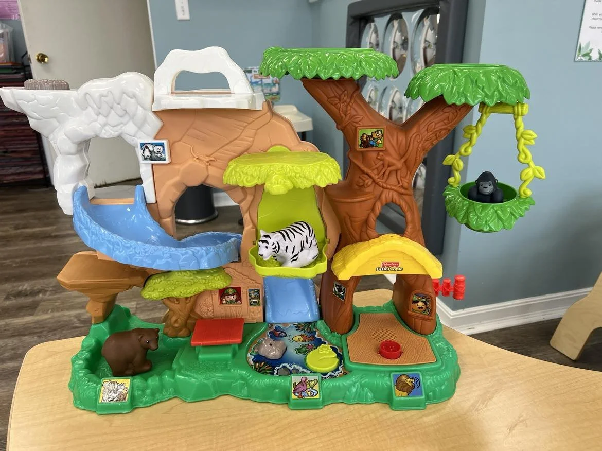 IM06 Little People Zoo Playset