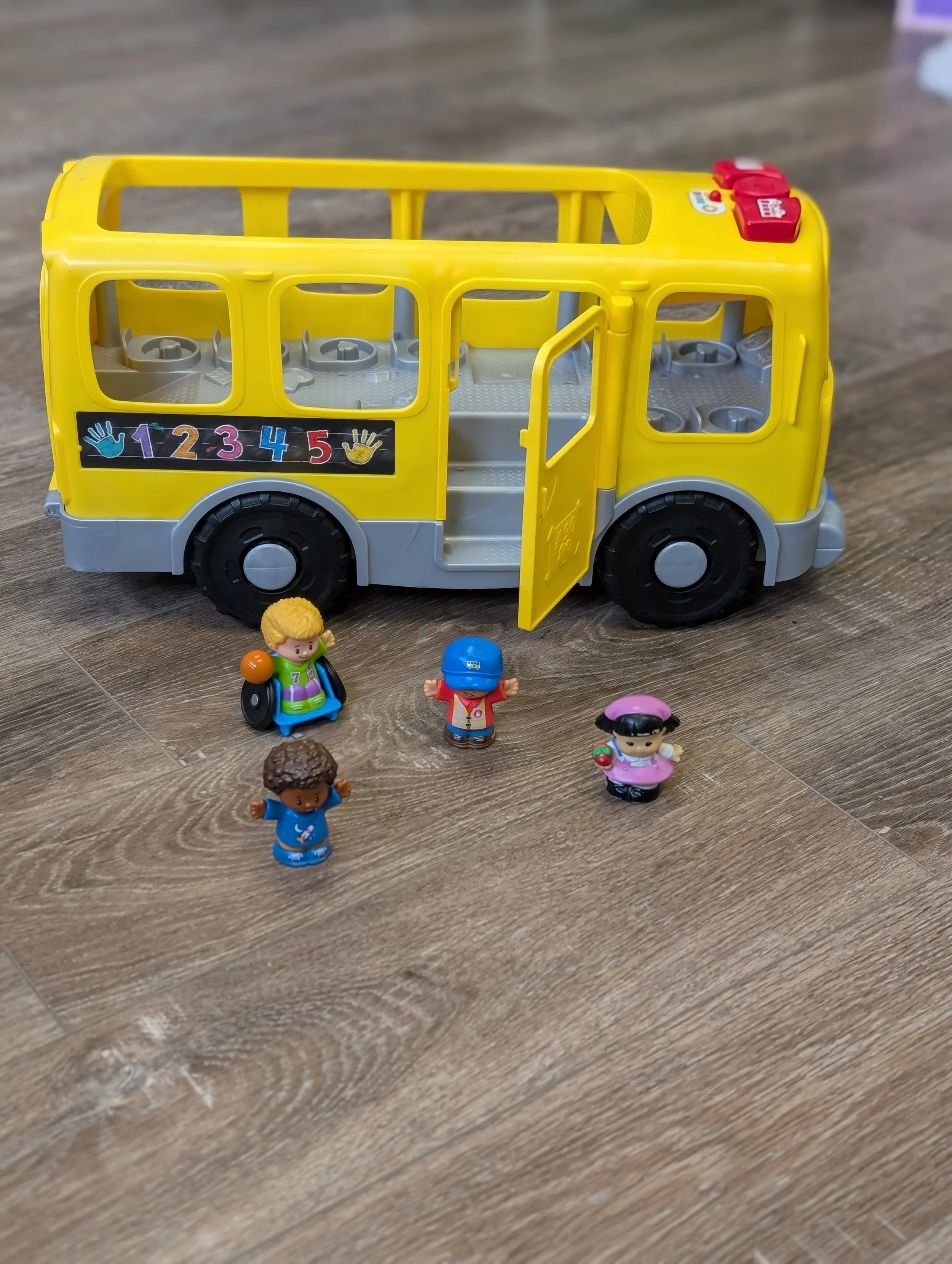 IM52-Little People Bus