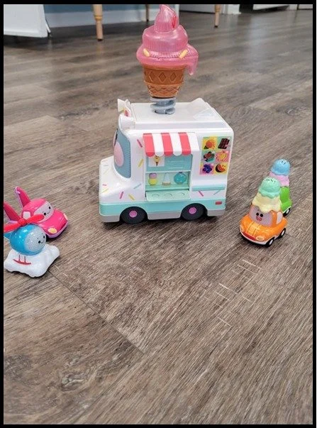 IM12 Carson Ice Cream Truck