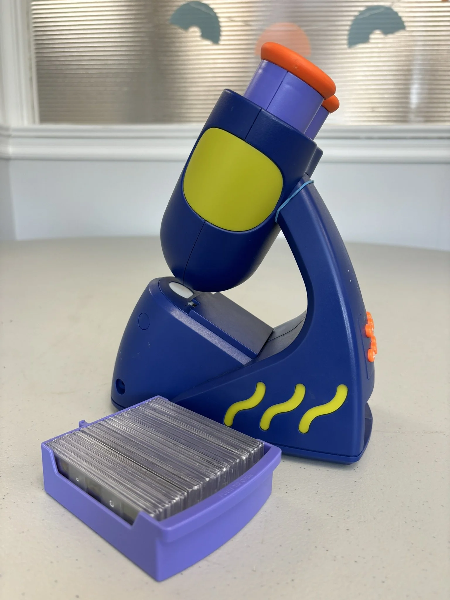 E01-GeoSafari Talking Microscope