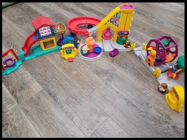 IM05 Fisher Price Merry Go Round and Playground