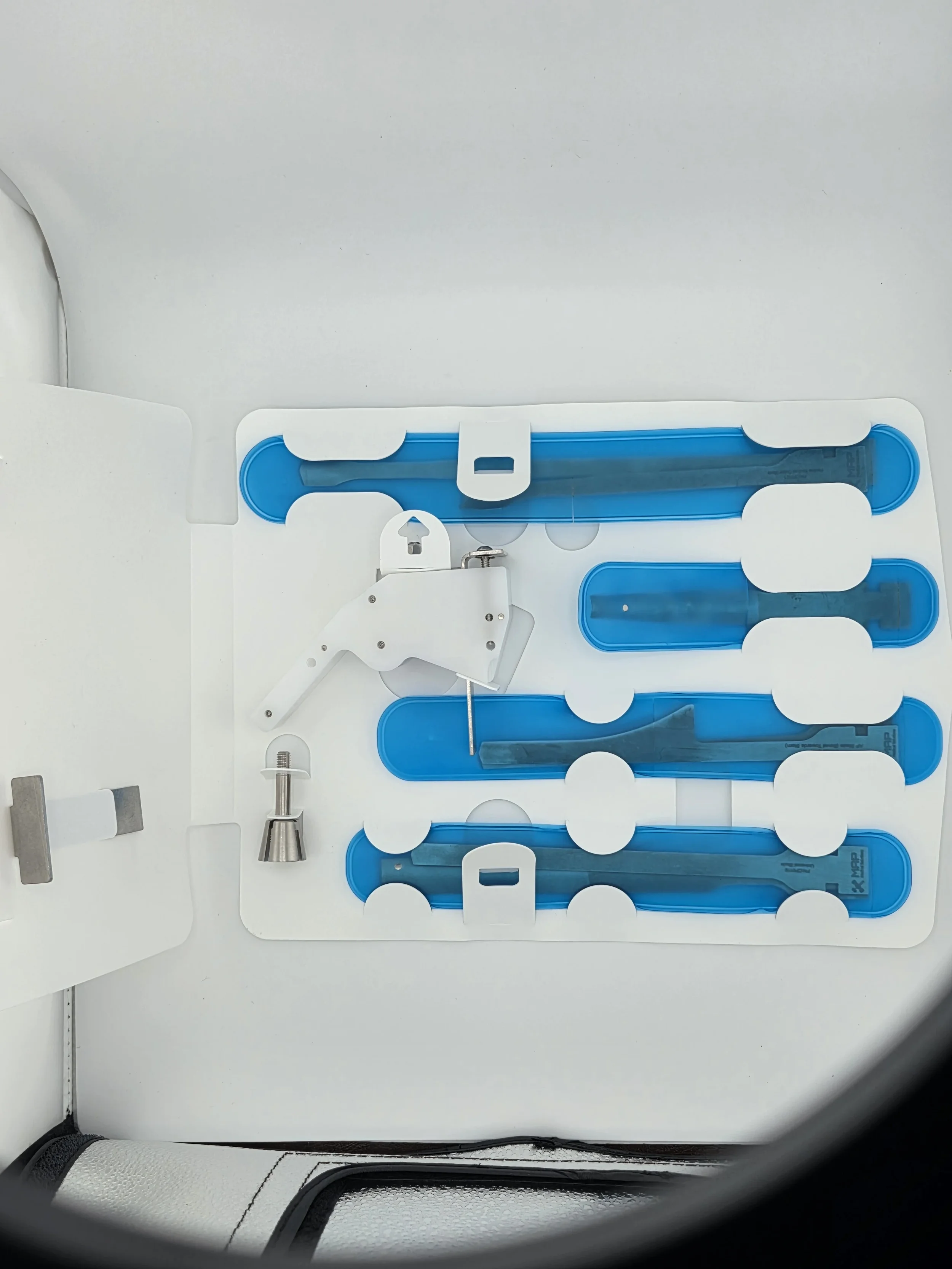 Wright-Out Hip Stem Extractor Loaded Backer Card (View 1)
