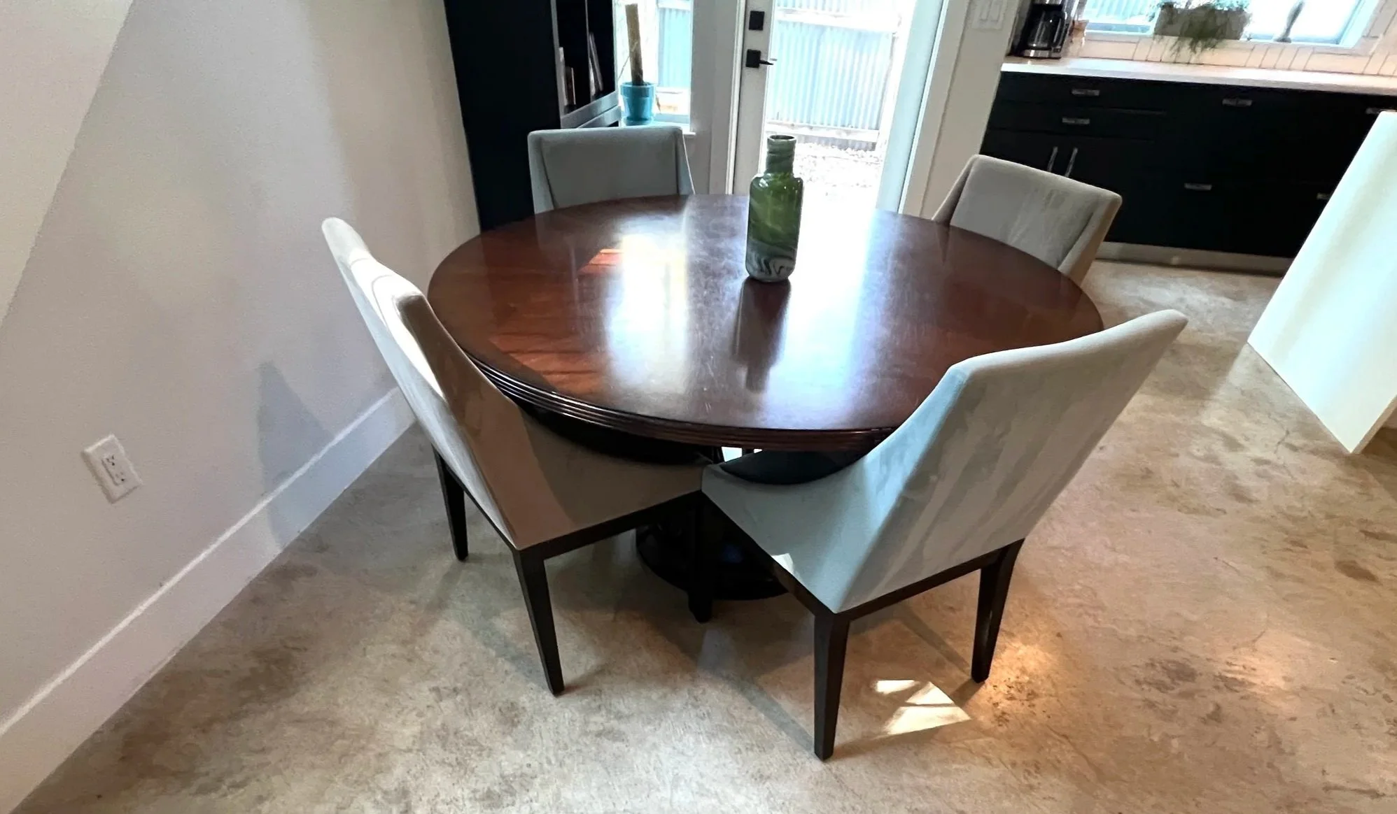 BEFORE: Insufficient dining table for guest count