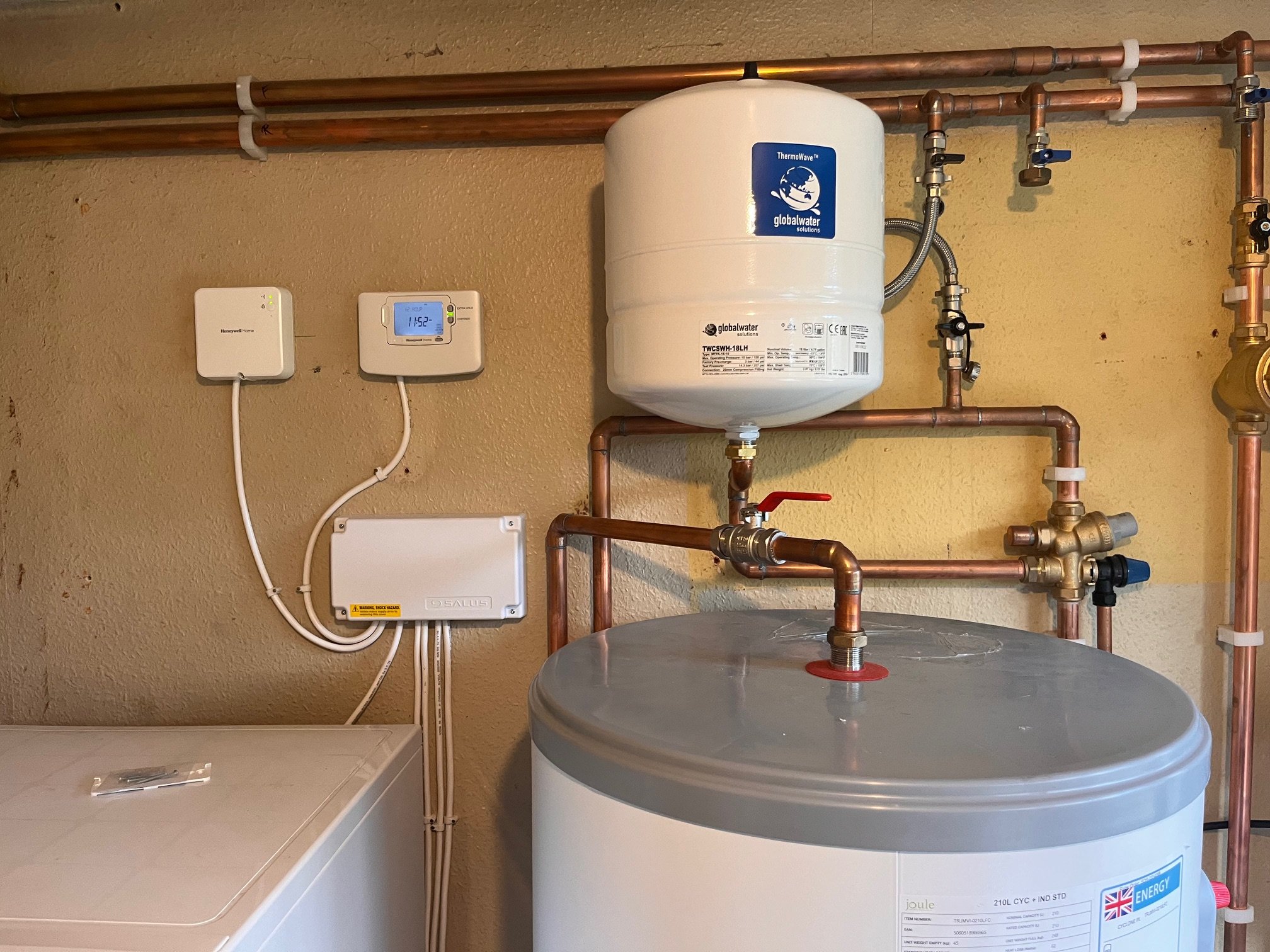 System boiler and unvented hot water cylinder 