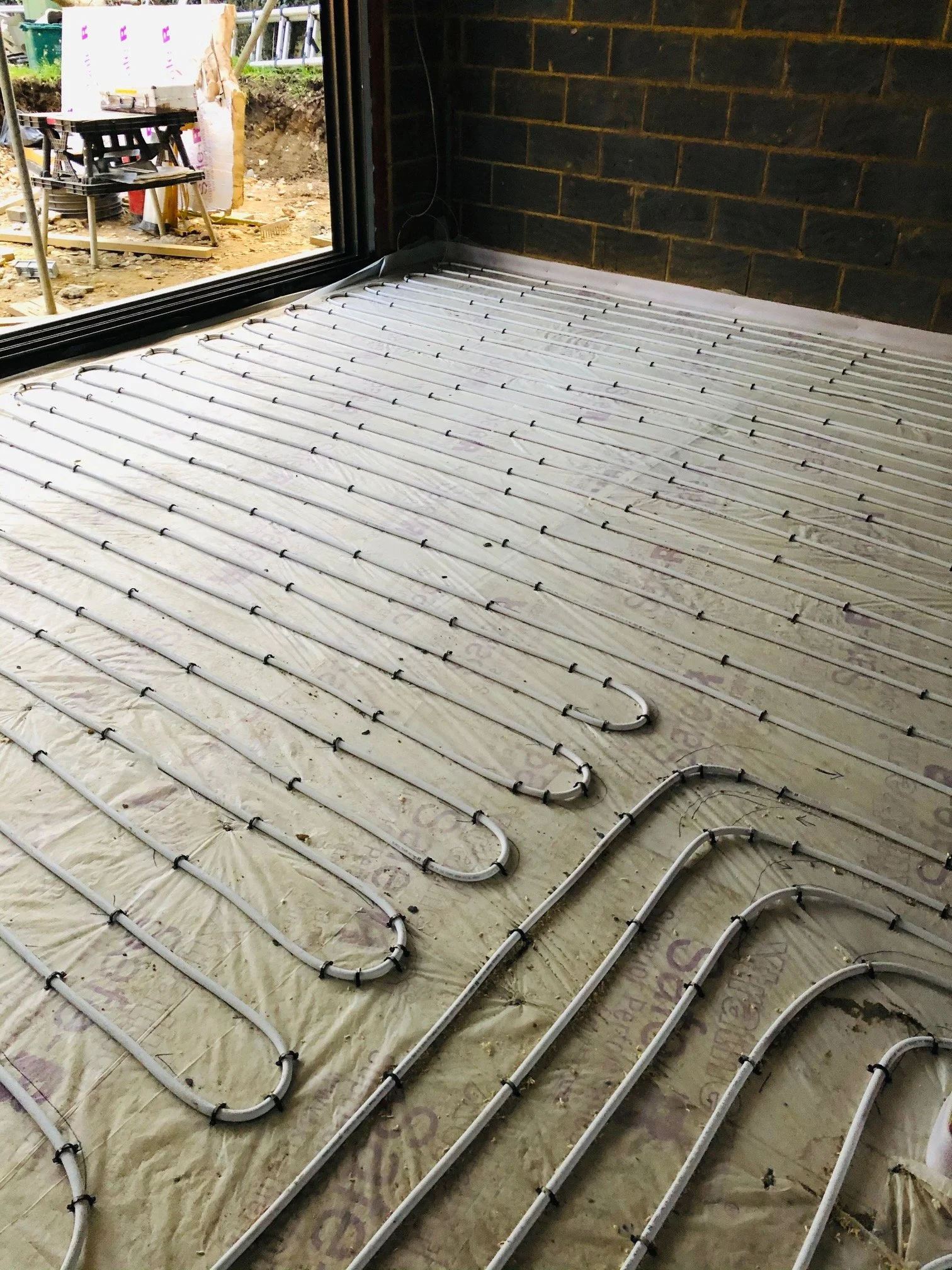 Underfloor heating installation