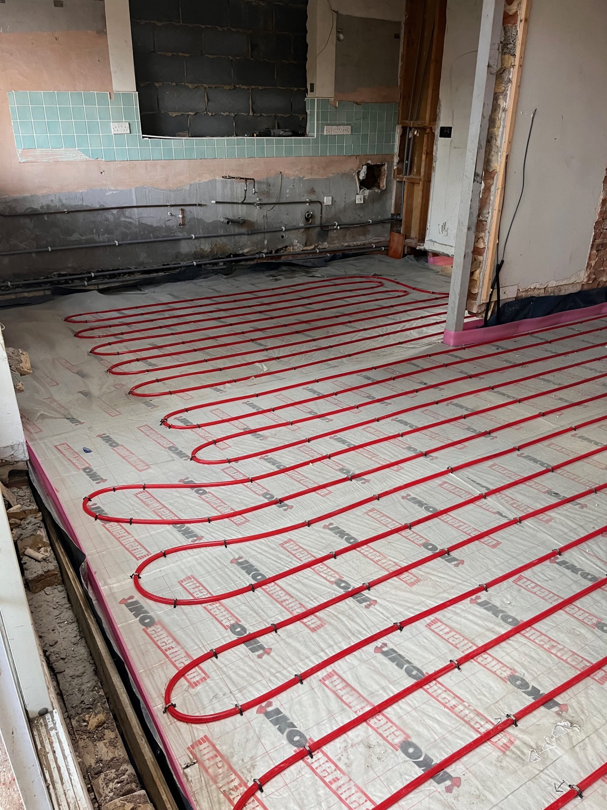 Underfloor heating installation in Bastead
