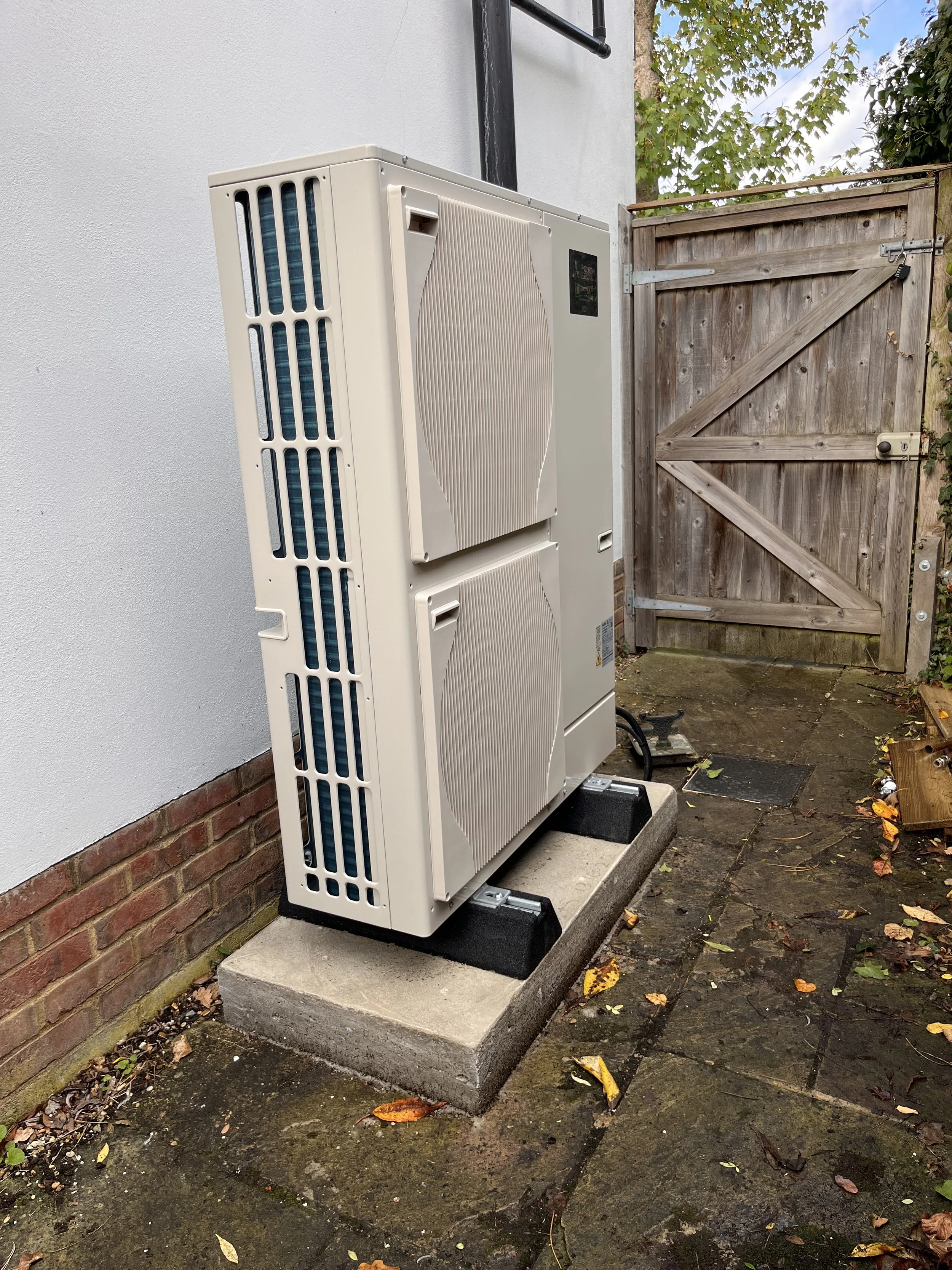 Air source heat pump intalled in Ashtead