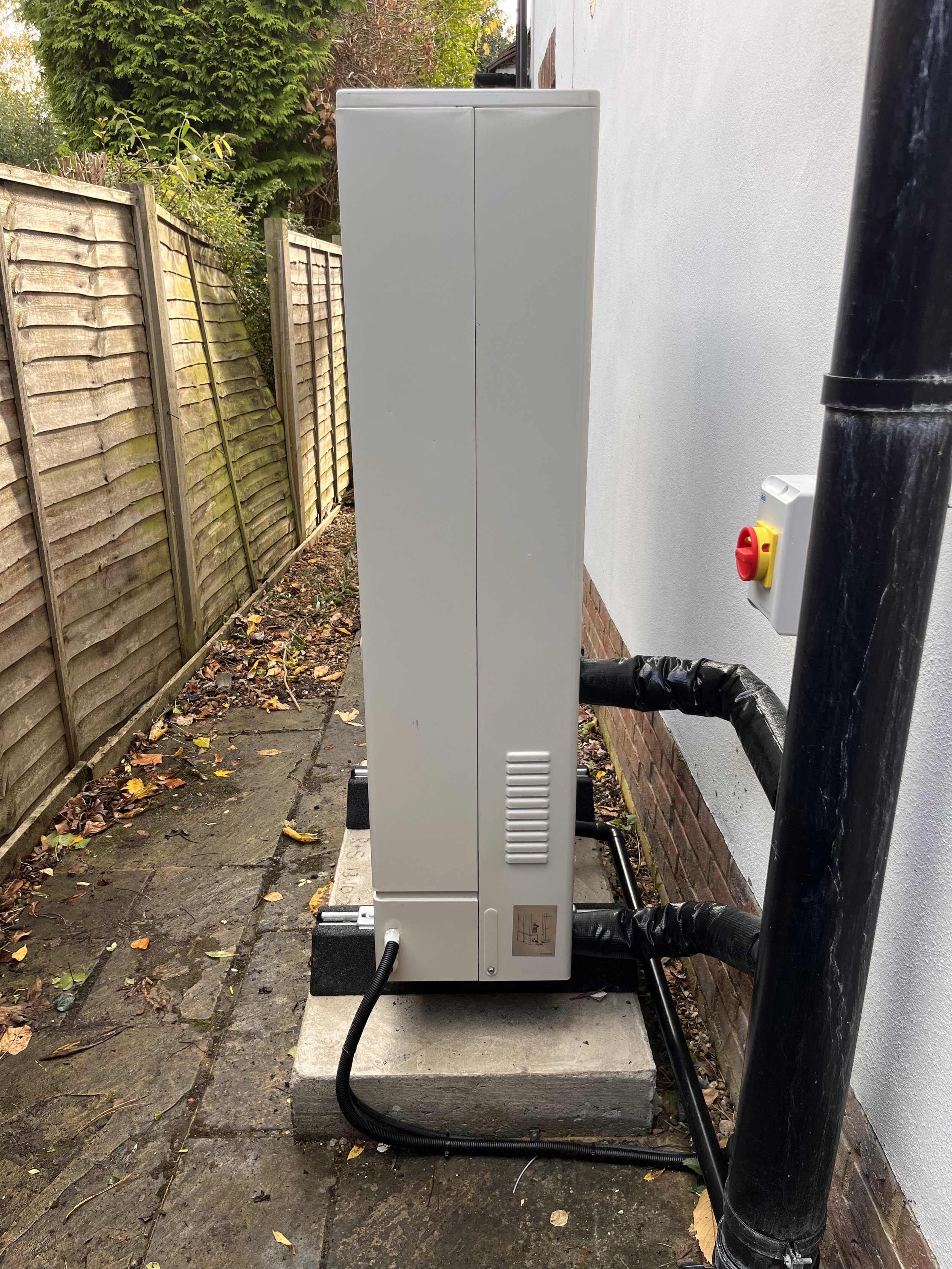 Air source heat pump intalled in Ashtead