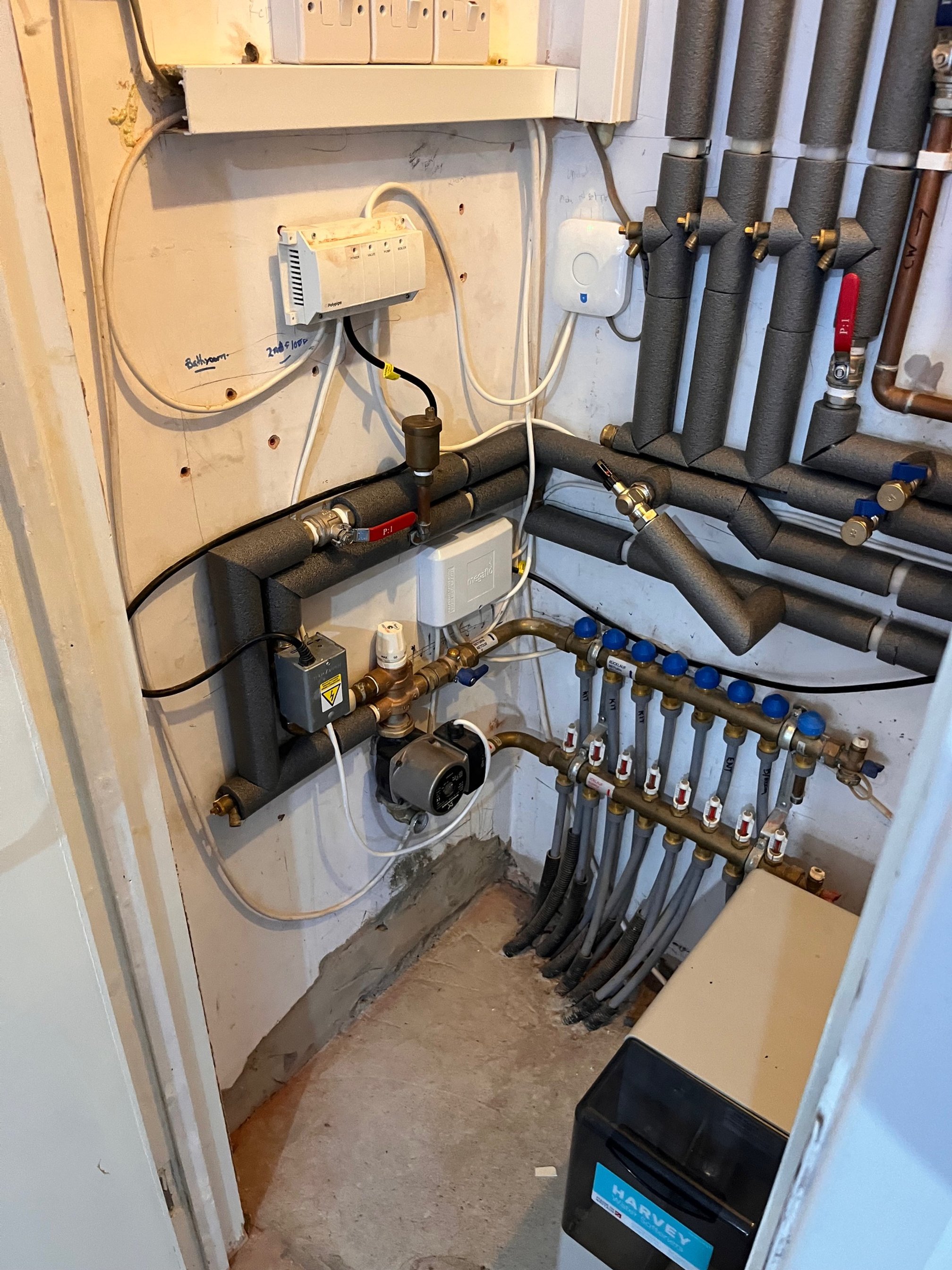 Air source heat pump installation Sutton