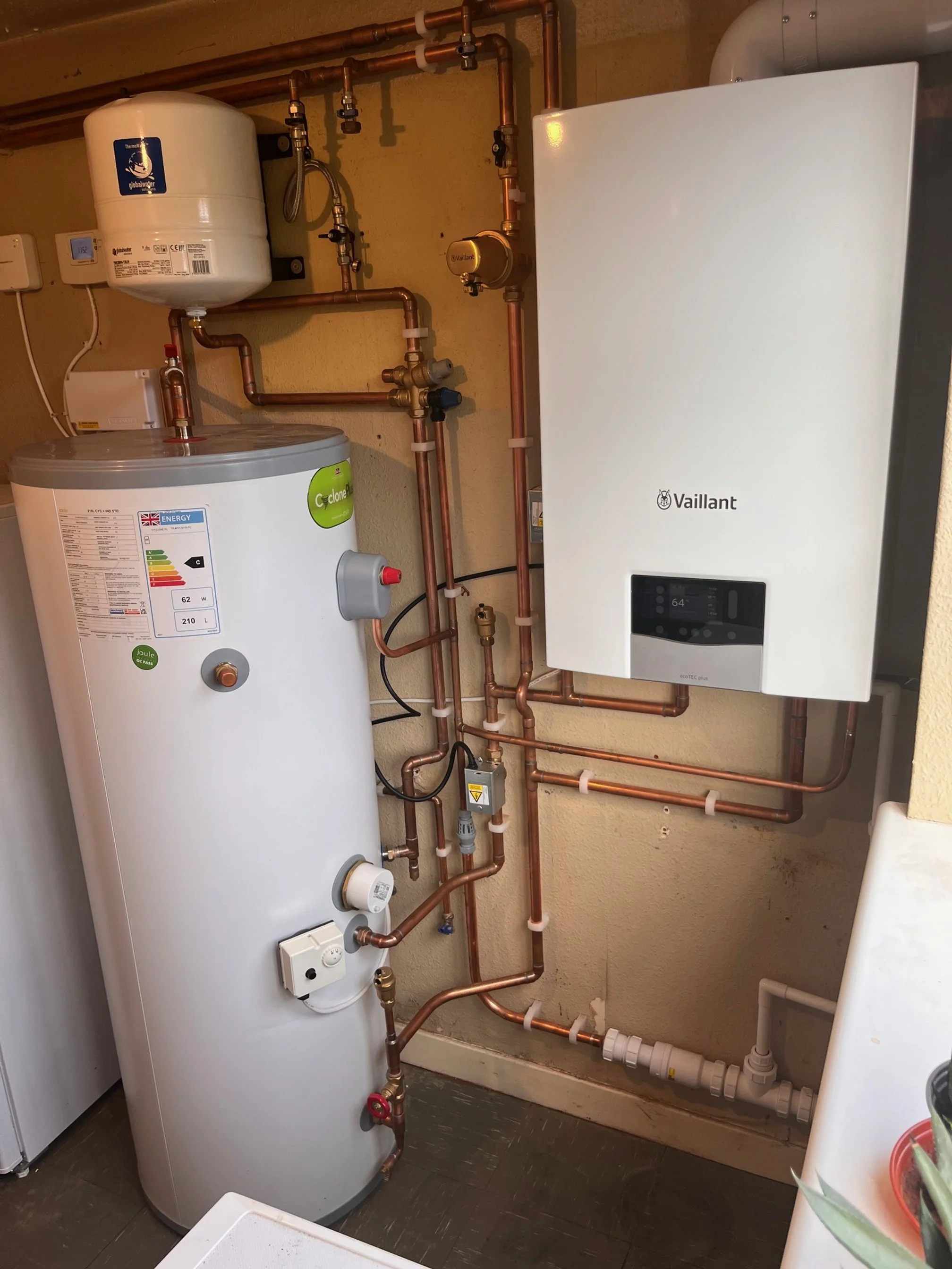 System boiler and unvented hot water cylinder 