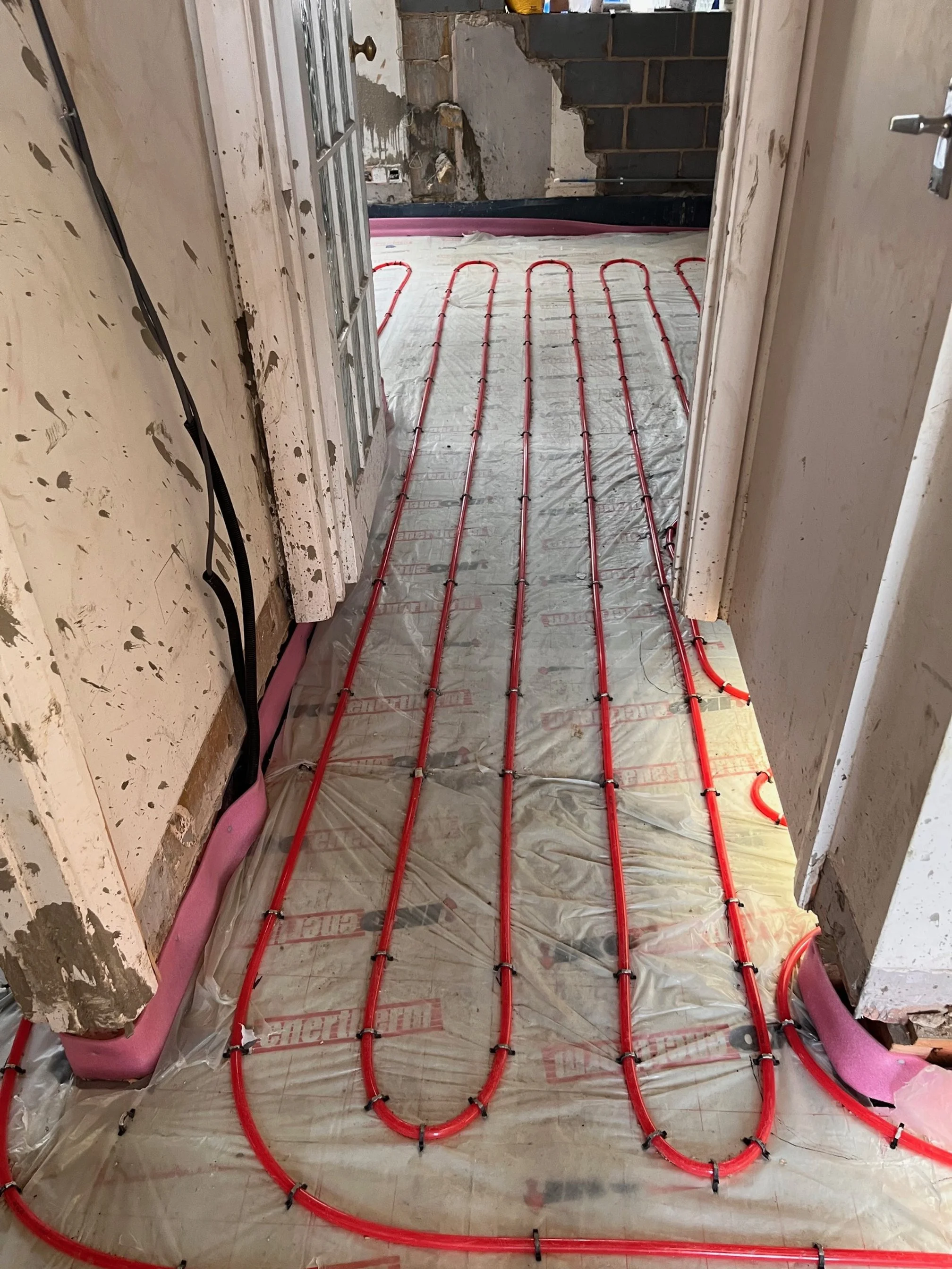 Underfloor heating installation in Bastead