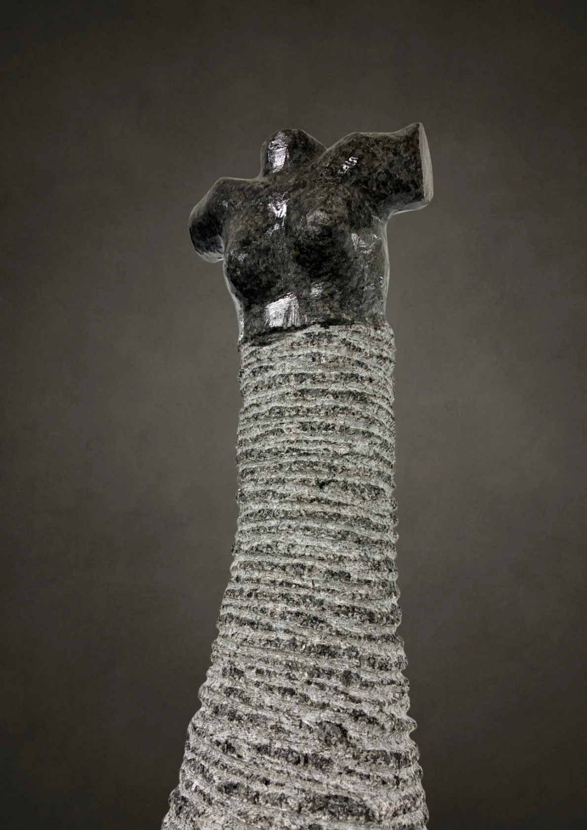 sculpture contemporaine en granite 
