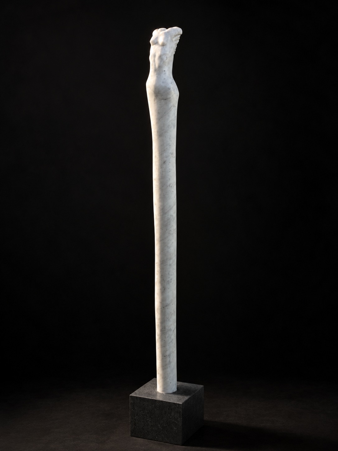 Détail d’Espérance, sculpture féminine contemporaine en marbre de Carrare, œuvre unique de Florence Jarrige, sculpteur en Saône-et-Loire, Bourgogne.