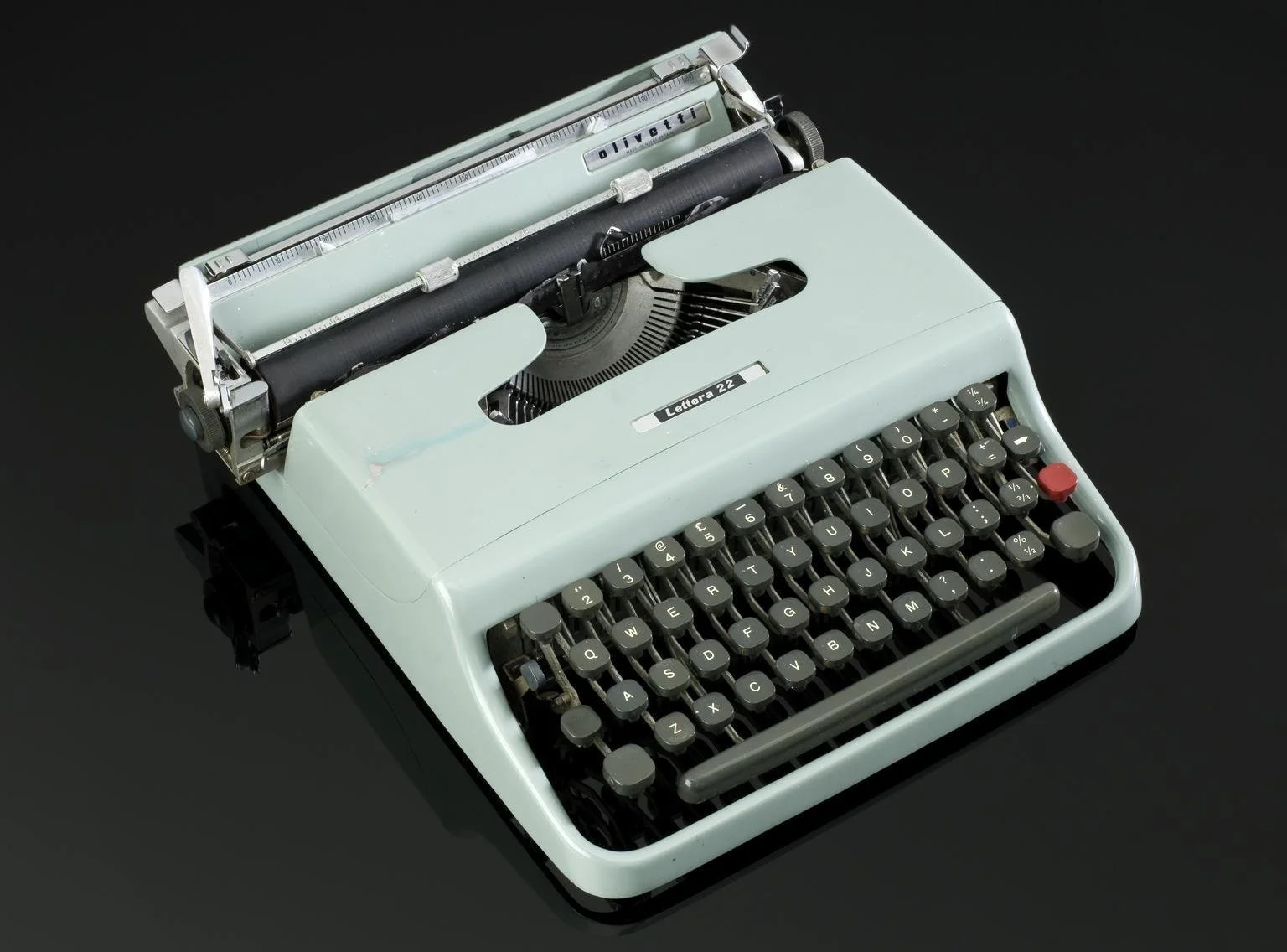 Olivetti Lettera 22 typewriter, c. 1960.