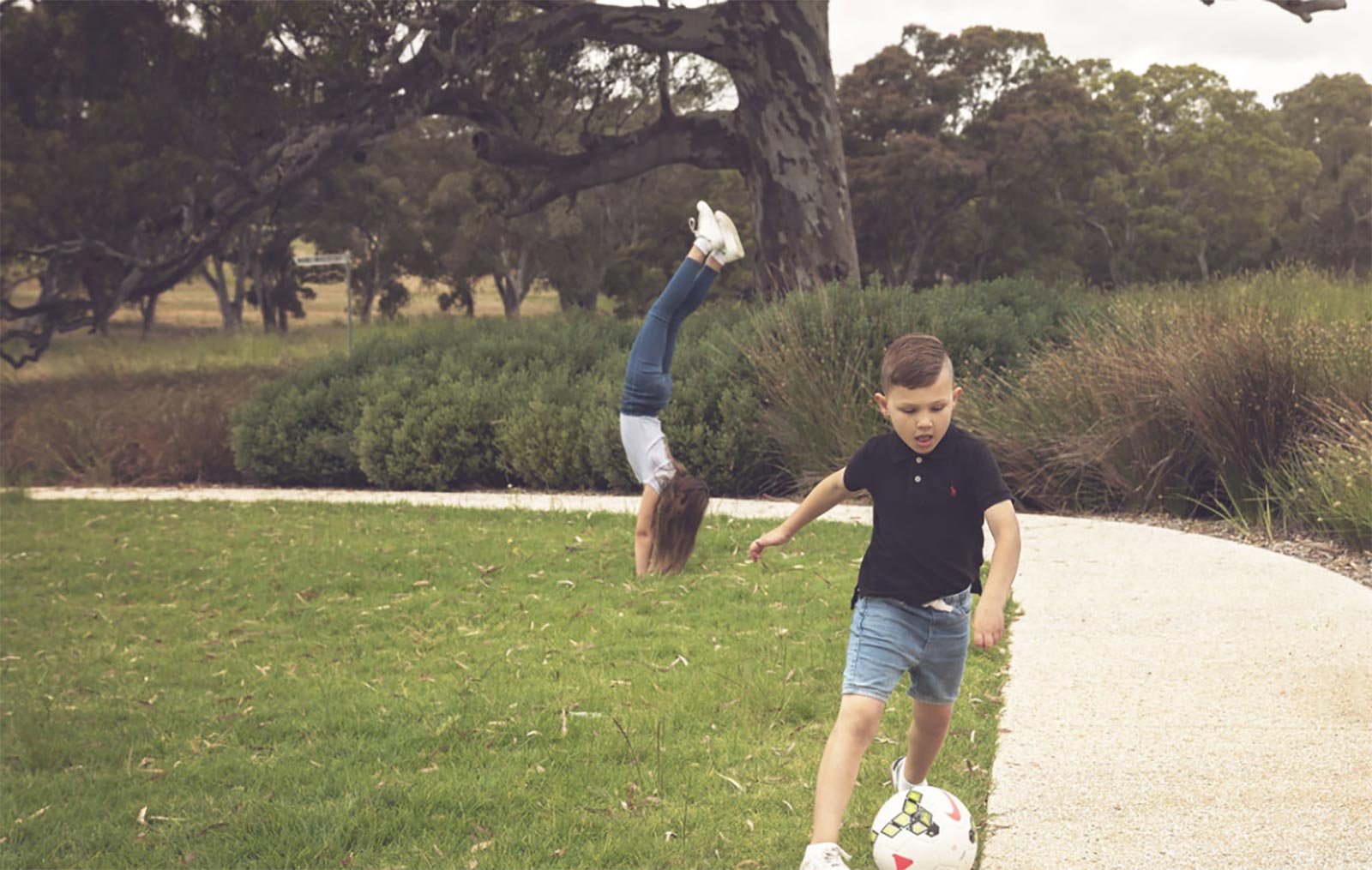 girl-handstand-bot-playing-soccer-kasija-model-glenlea-estate-photoshoot