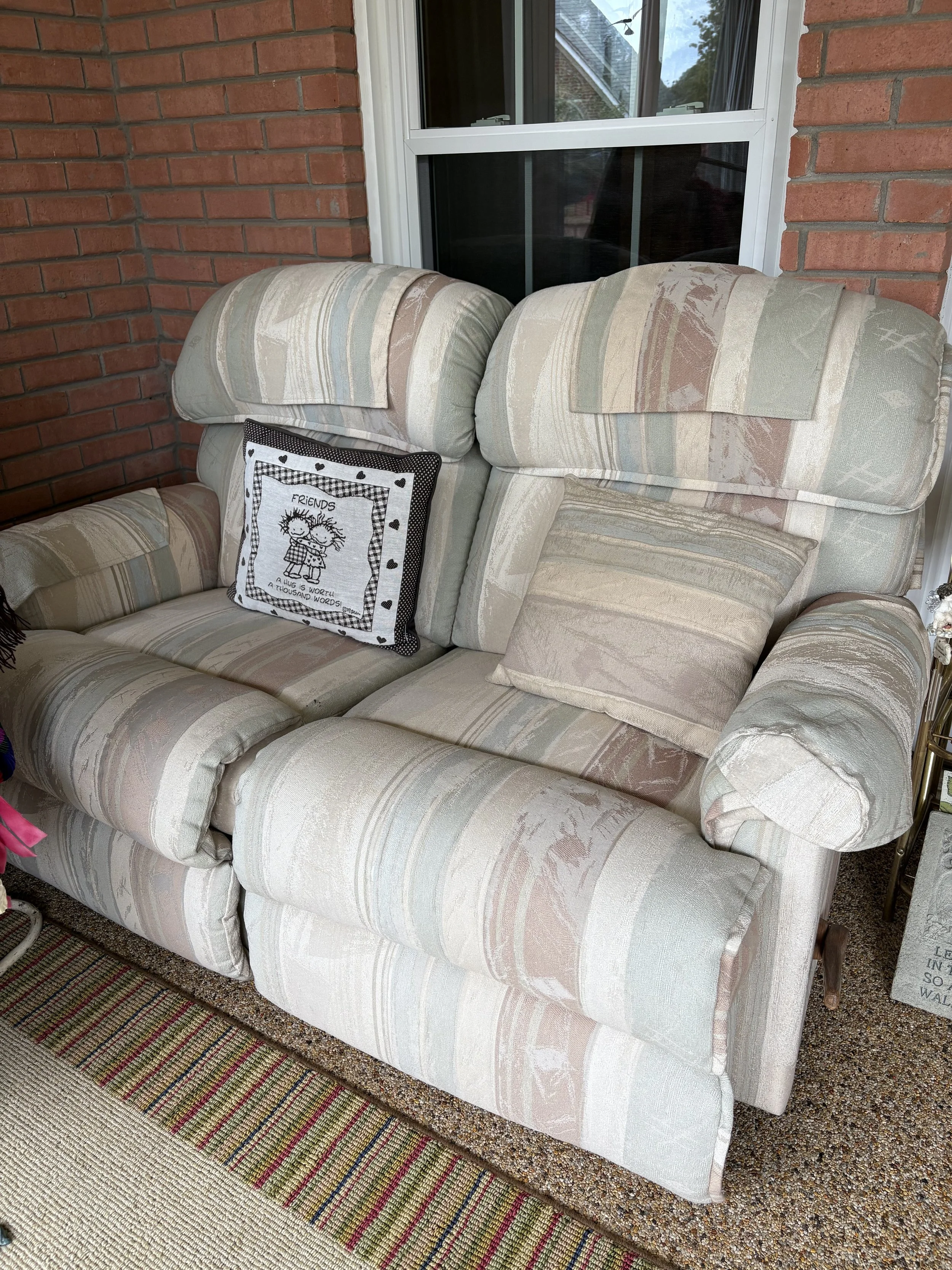 Love Seat LaZ-Boy Recliner 