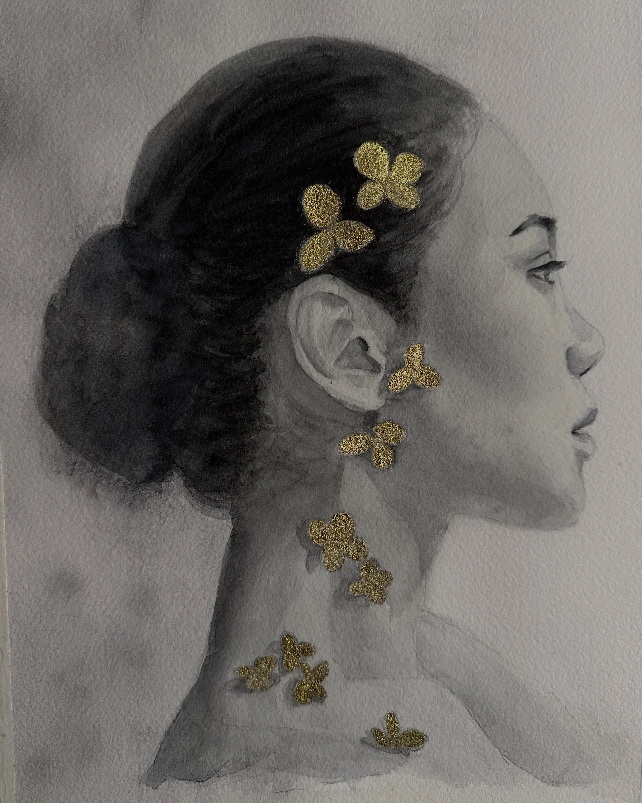 Mujeres en Carboncillo l&iacute;quido y Tinta dorada

Despu&eacute;s del curso sent&iacute; la necesidad de comenzar una serie de retratos en carboncillo l&iacute;quido y tinta dorada.

Las flores y los adornos en el cabello siempre me han fascinado,