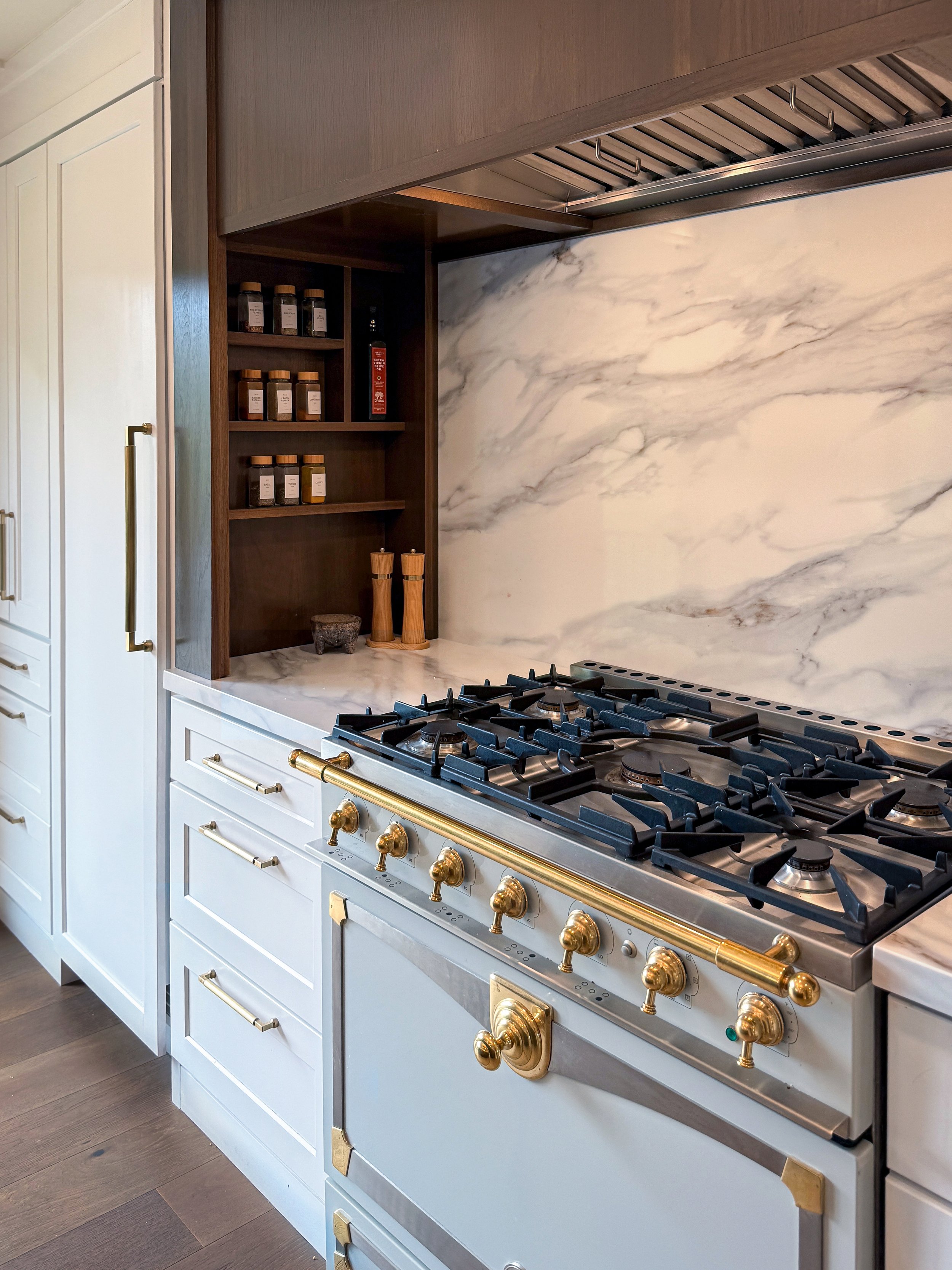kitchen_luxury_slide 3.jpg