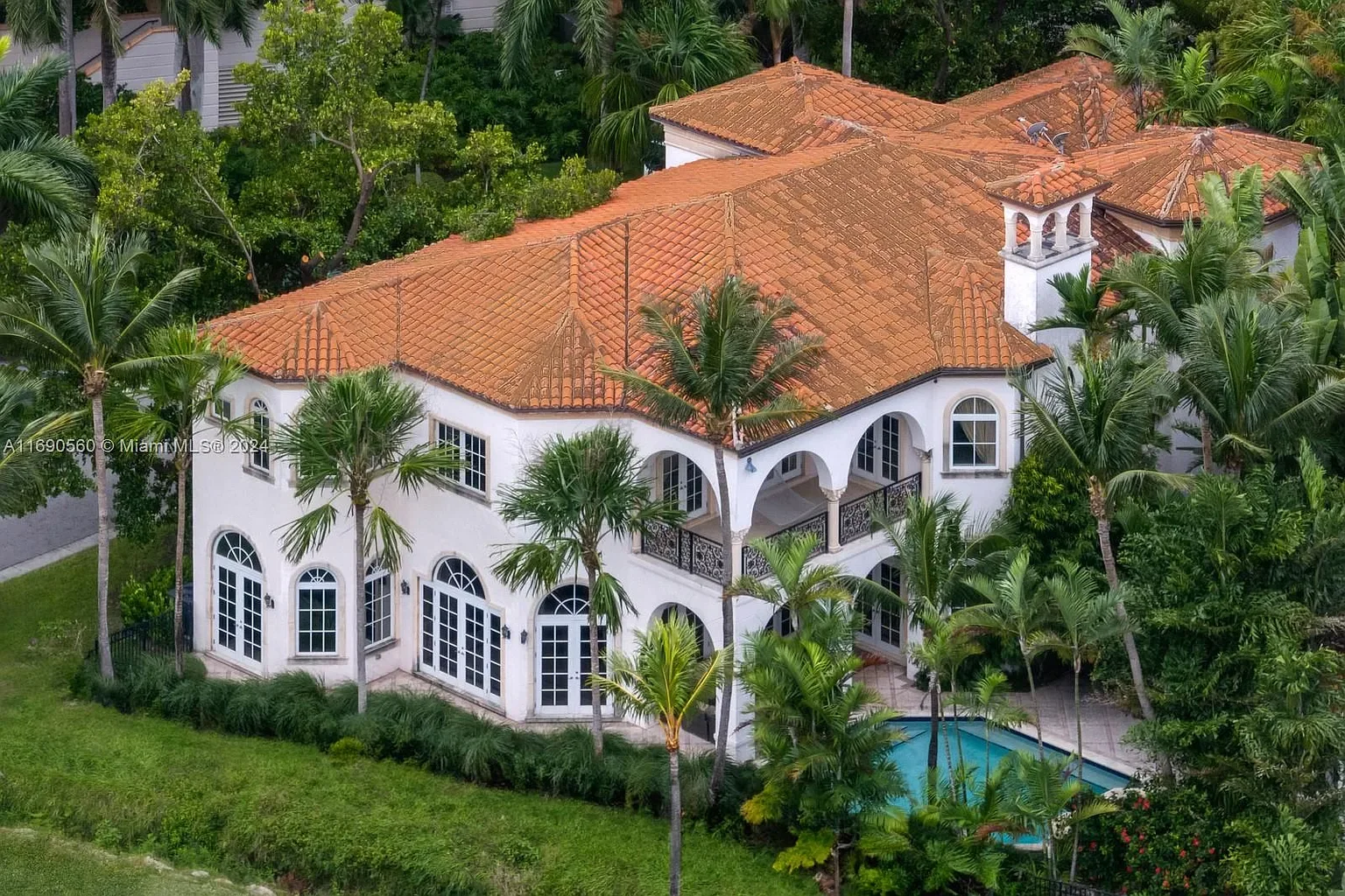 The Ultimate Guide to Buying a Dream Home in Miami: Insights for High-End Buyers