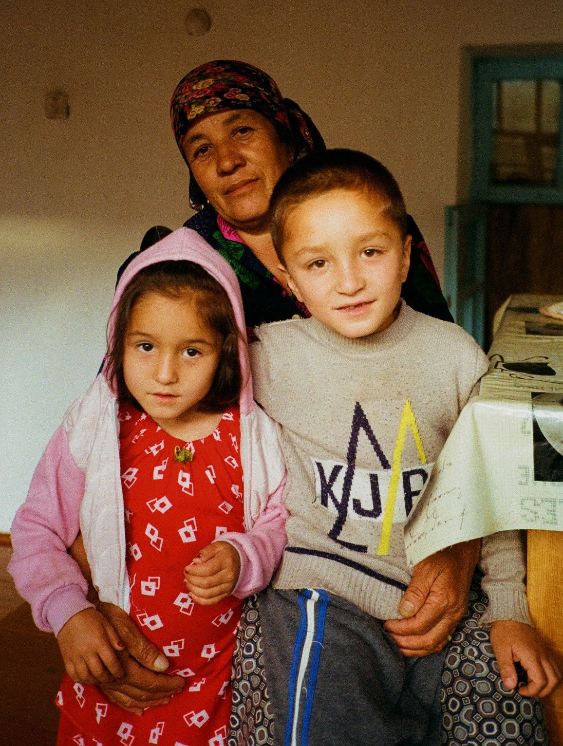 Tugaloy and her grandchildren.jpg