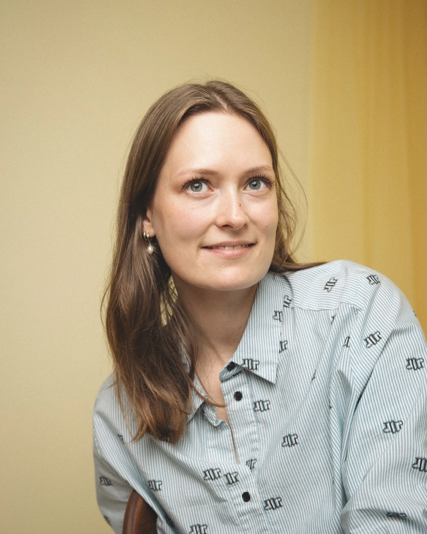 Jeg har v&aelig;ret k&aelig;mpe heldig at f&aring; lov at fotografere @daniellamunk aka. @omhu.creative - en sindssygt kreativ, dygtig, vision&aelig;r kreat&oslash;r, der arbejder med strategisk branding og visuel identitet.

Hendes egen branding sto