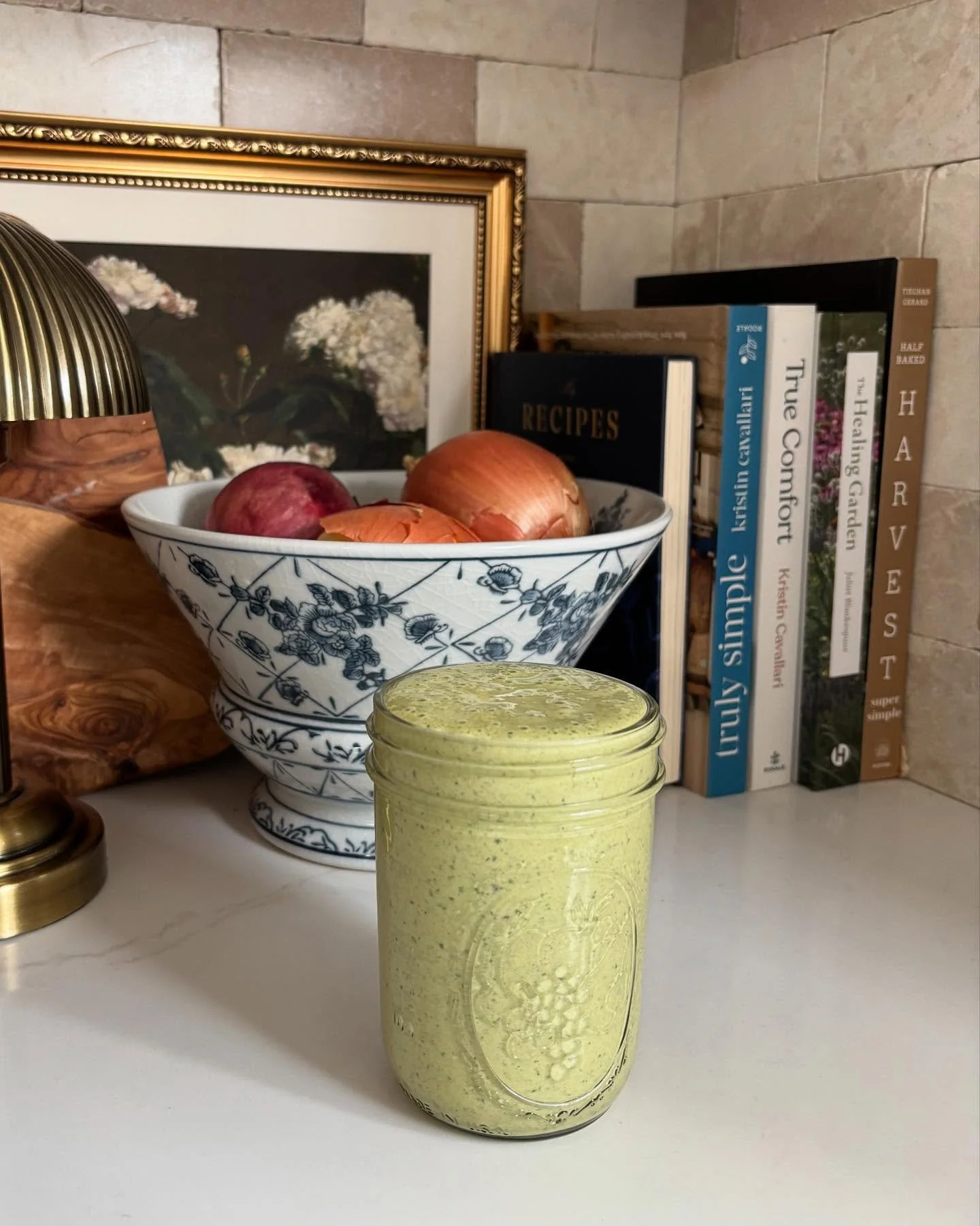 GREEN PRENATAL SMOOTHIE 

Loving this lately. Packed with protein, healthy fats, and lots of iron and folic acid to support growing baby and mama 🤍

RECIPE
1 banana 
2 cups spinach
Milk of choice or water
@truvani collagen grass fed collagen peptide