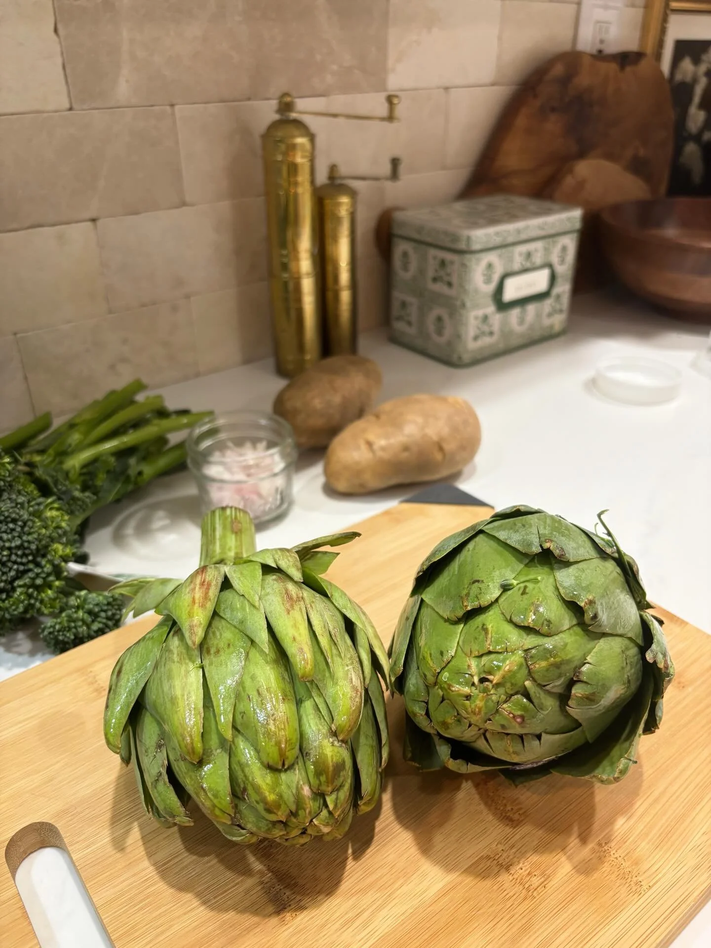 Artichokes are one of my favorite foods! (Swipe for the recipe)

Artichokes are so functional for digestion, hormone clearance, and metabolic health.

They&rsquo;re rich in prebiotic fiber (inulin), which feeds beneficial gut bacteria and supports re