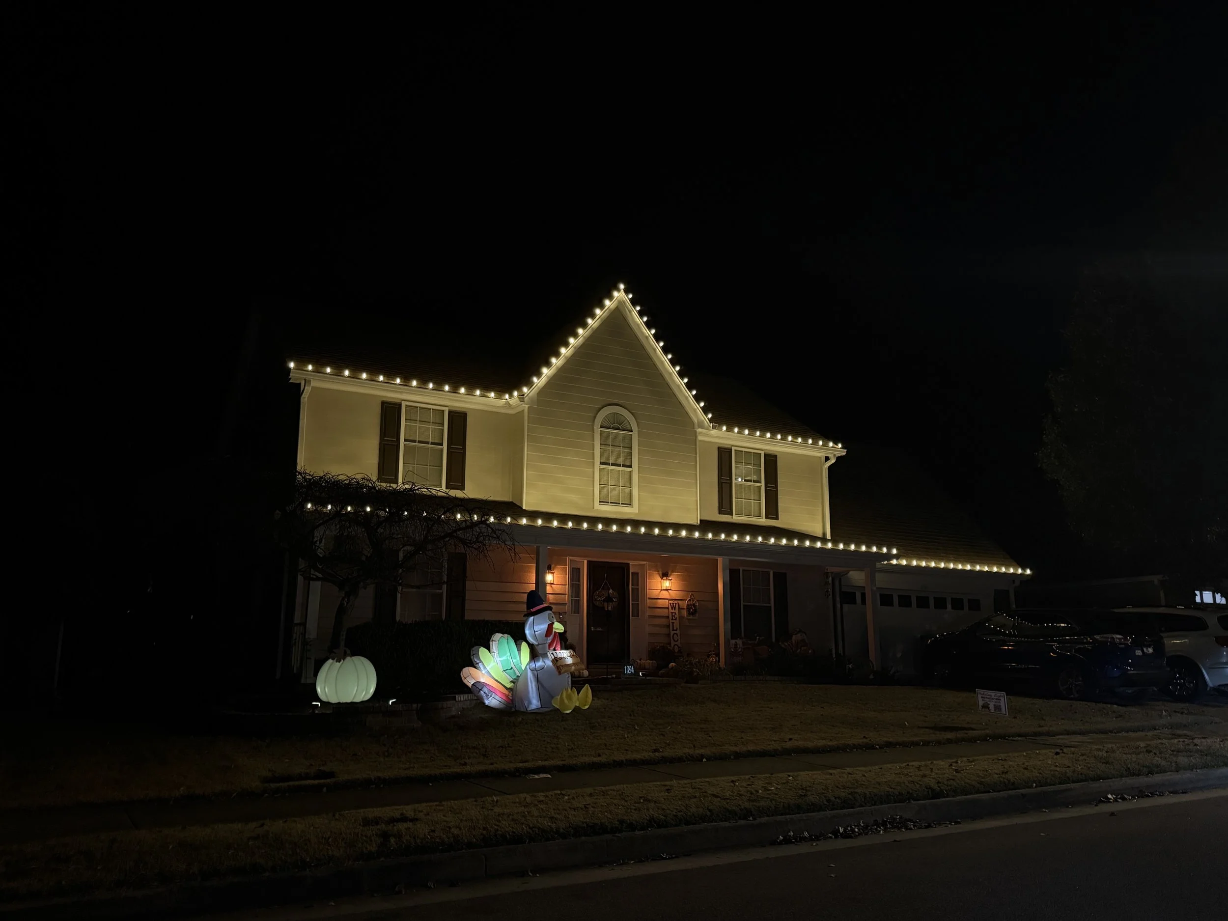 Roofline Christmas lights on a East Memphis, TN home by 901 Lighting Elves