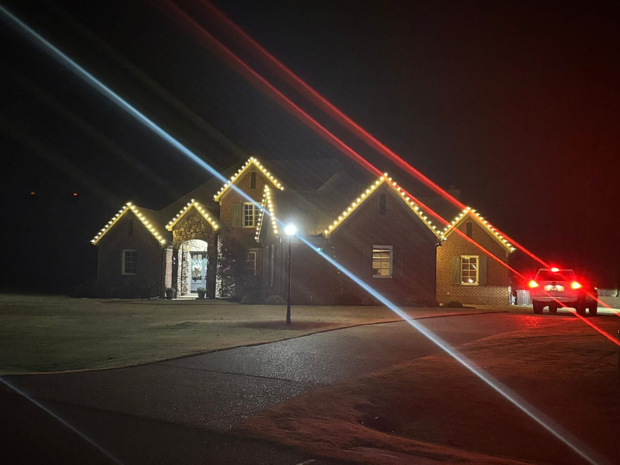 Roofline Christmas lights on a Lakeland, TN home by 901 Lighting Elves