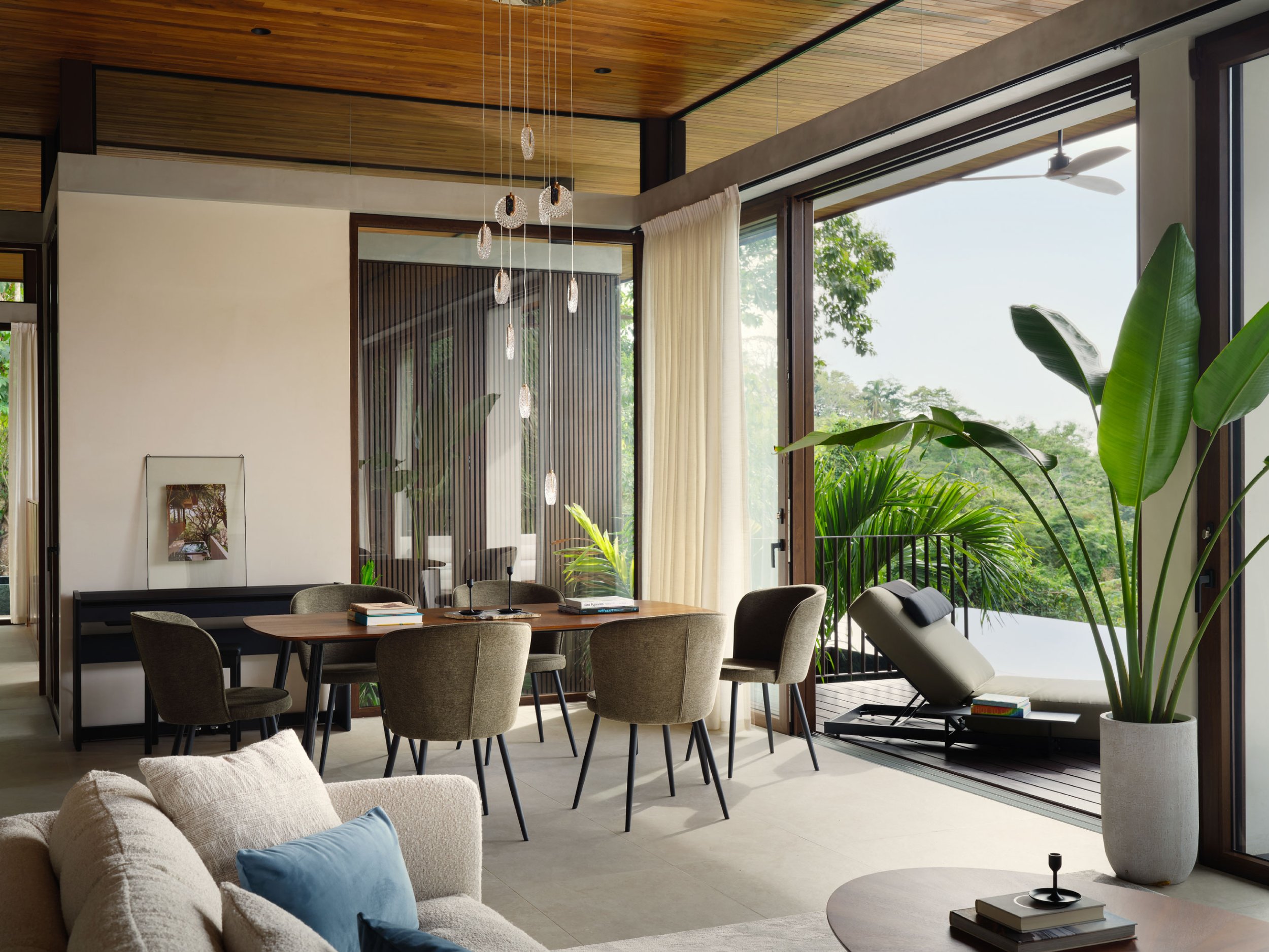 Minibauta House dining room in Santa Teresa, Costa Rica, with timber ceiling, grey chairs and garden views, by FAMM Arquitectura
