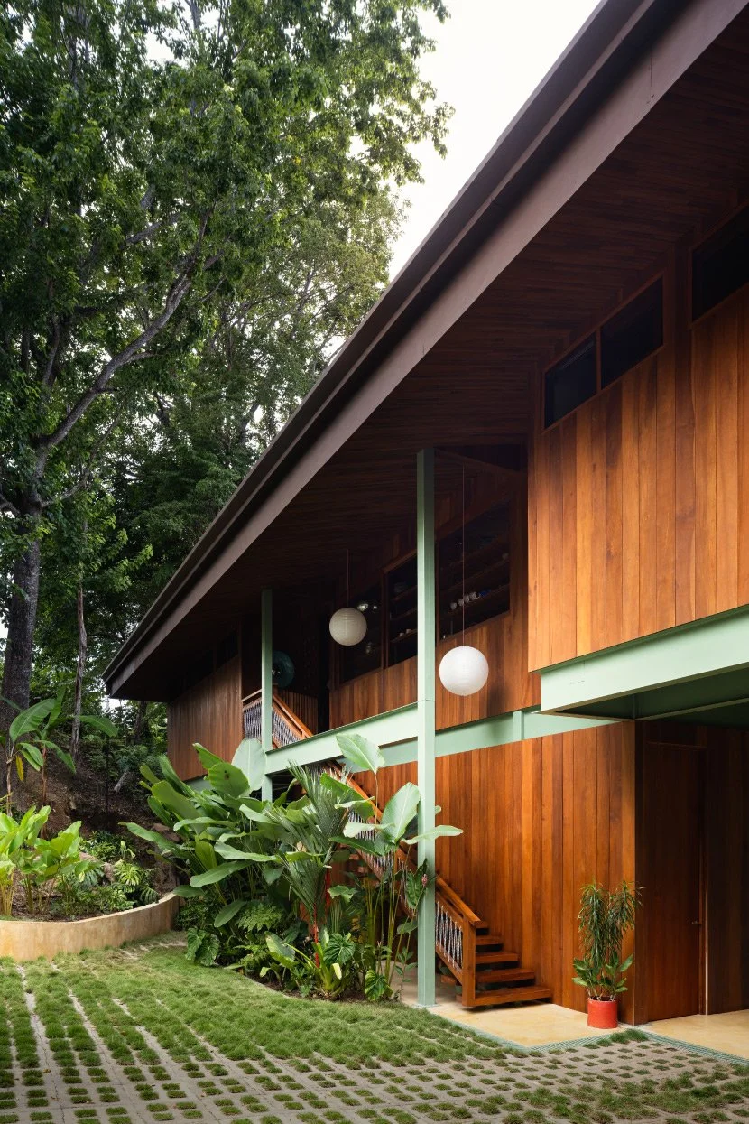 Al Suave House timber facade with green-painted beams in Santa Teresa, Costa Rica, FAMM Arquitectura