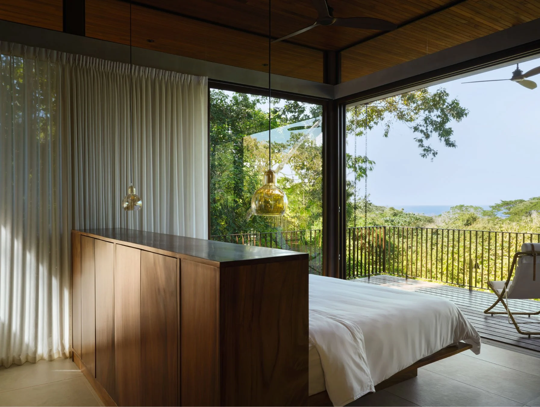 Minibauta House bedroom in Santa Teresa, Costa Rica, with timber wardrobe, linen curtains and forest views, by FAMM Arquitectura