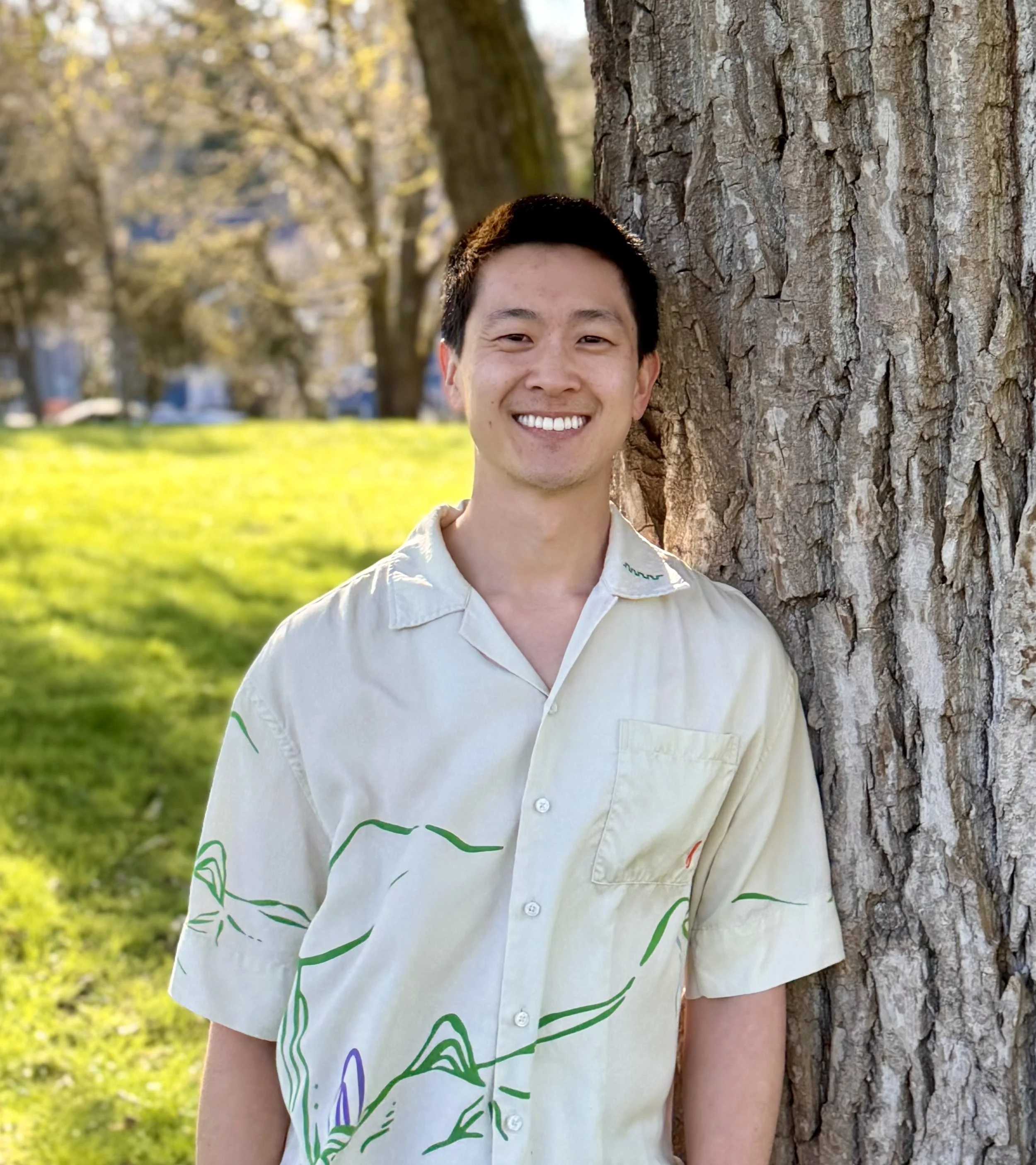 David, a child, teen, and family therapist offering a non-judgmental and connective space to connect, grow, and be authentic.