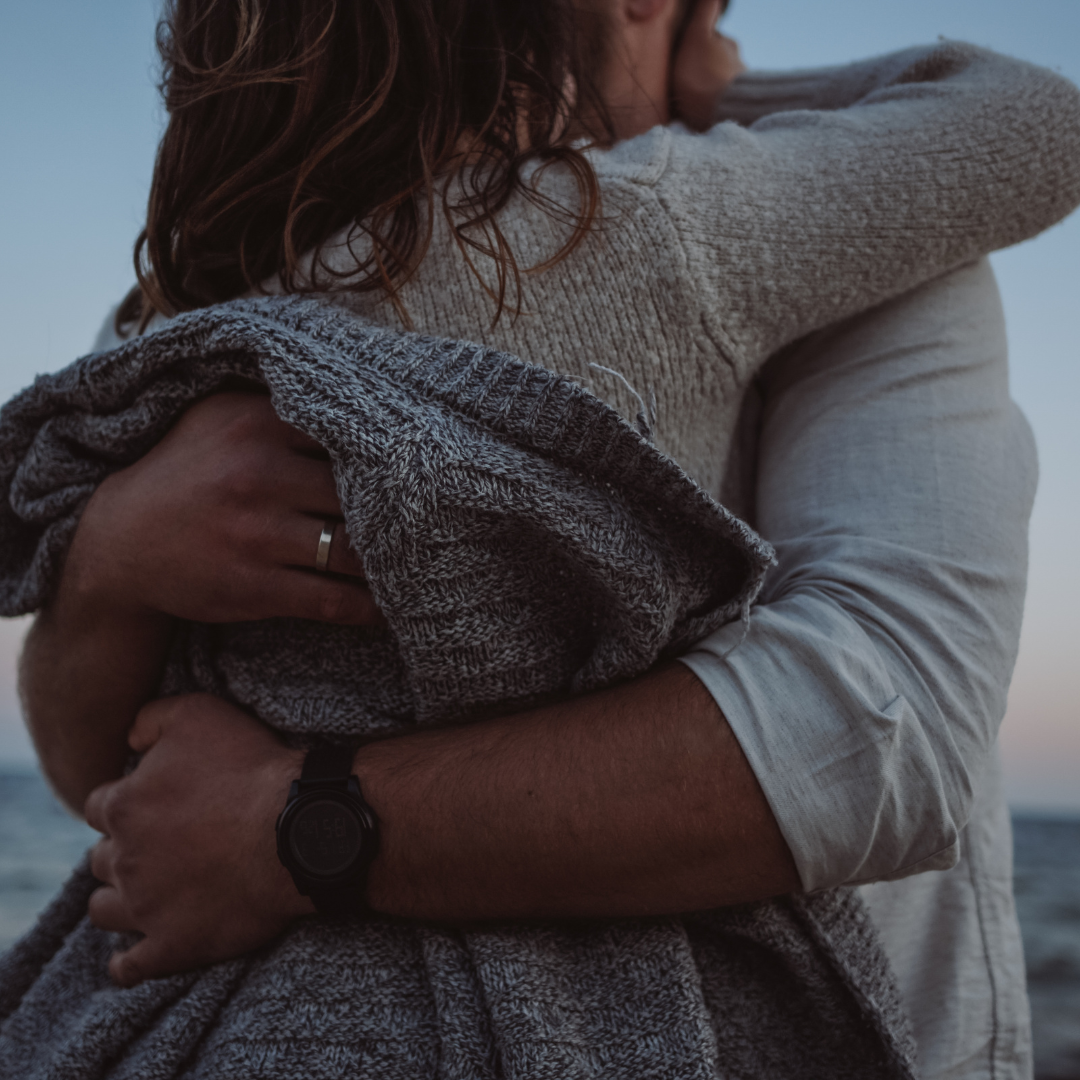 The 5 Minute Daily Habit That Changes How You Date and Who You Attract